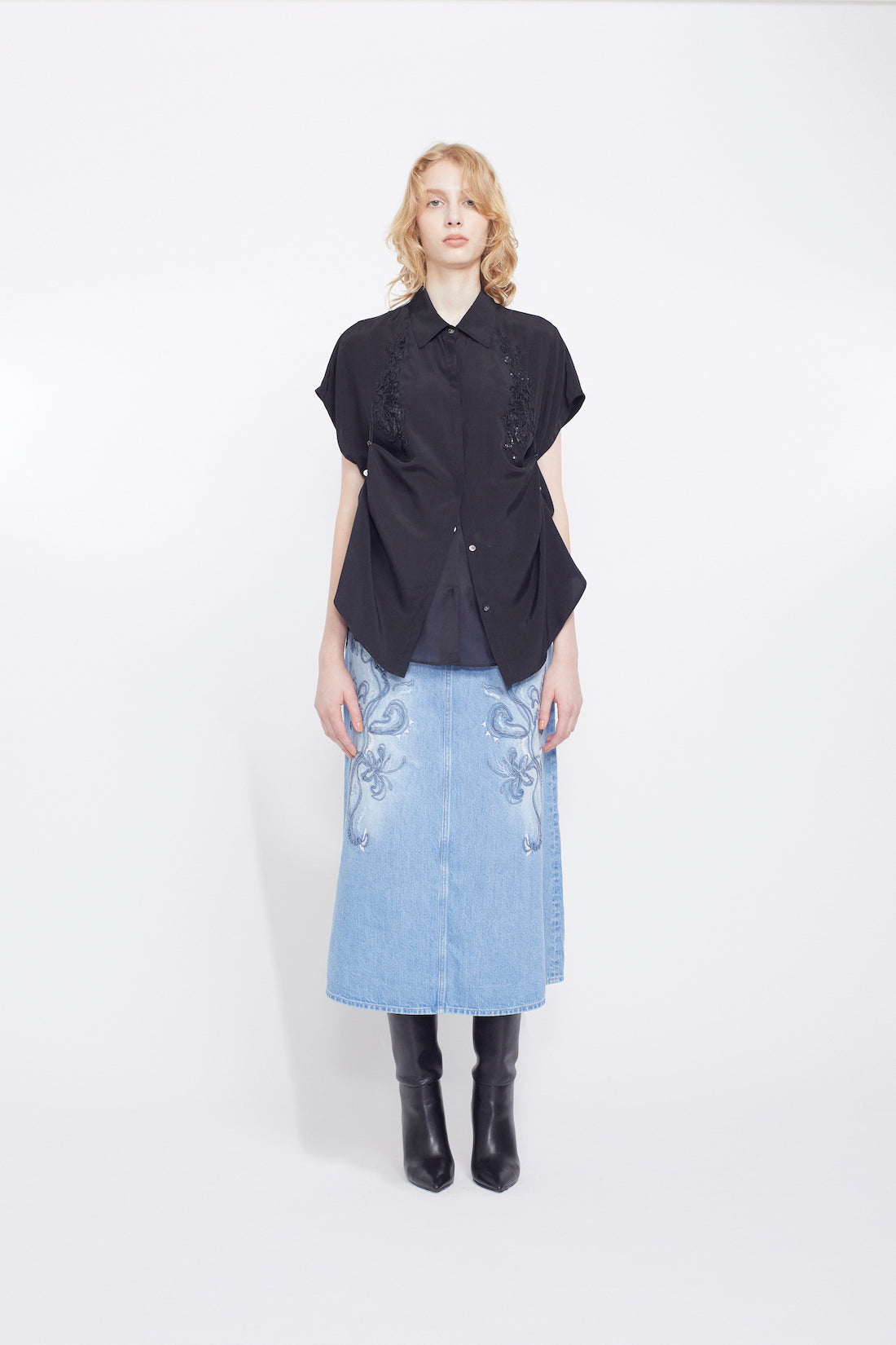 Veil embroidered shirt (Black)