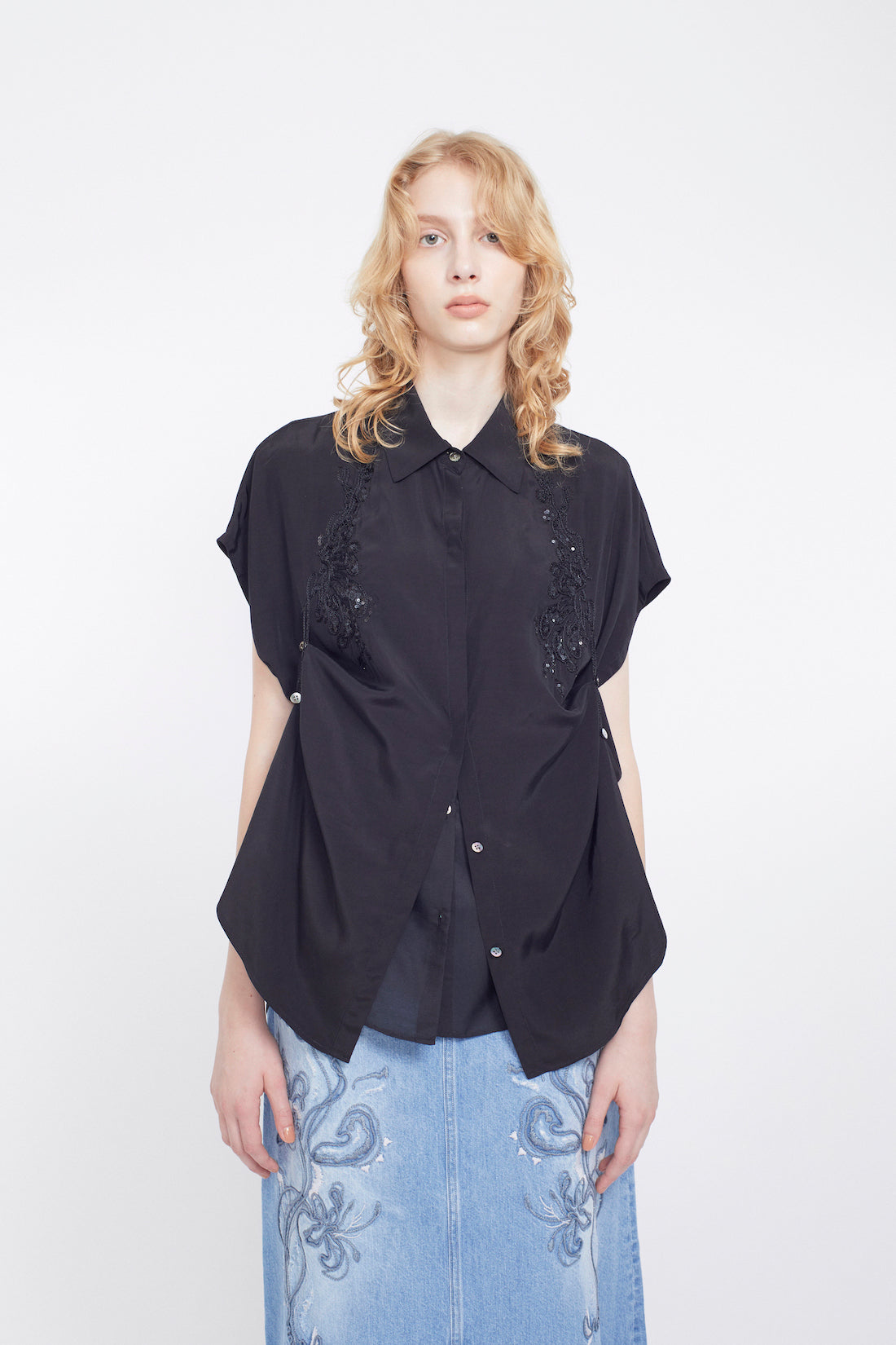 Veil embroidered shirt (Black)