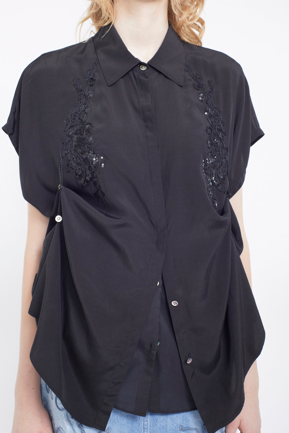 Veil embroidered shirt (Black)