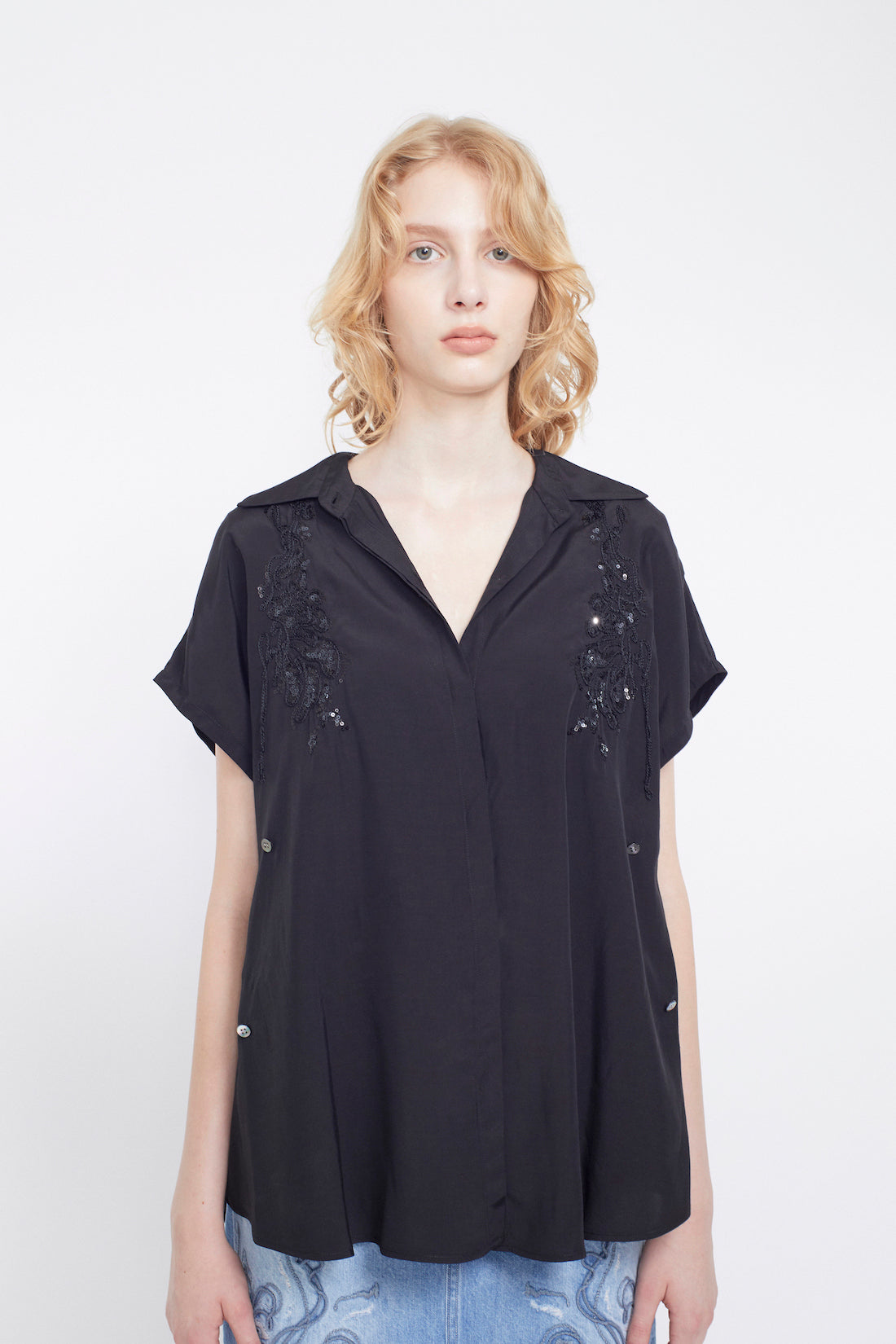 Veil embroidered shirt (Black)