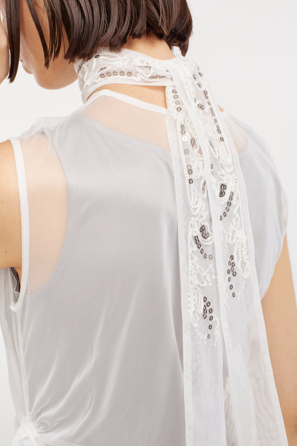 Gleaming embroidered ribbon (White)