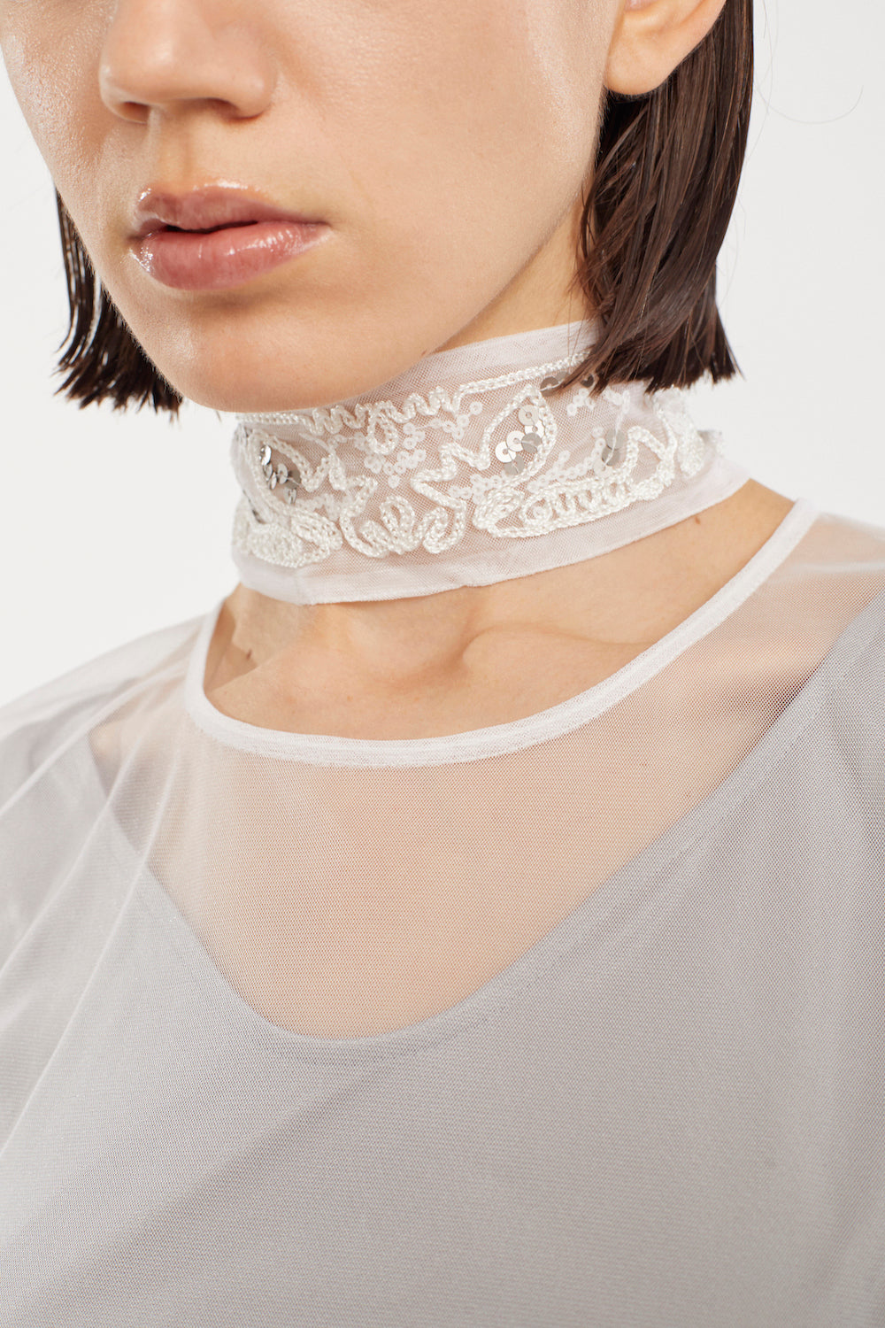 Gleaming embroidered ribbon (White)