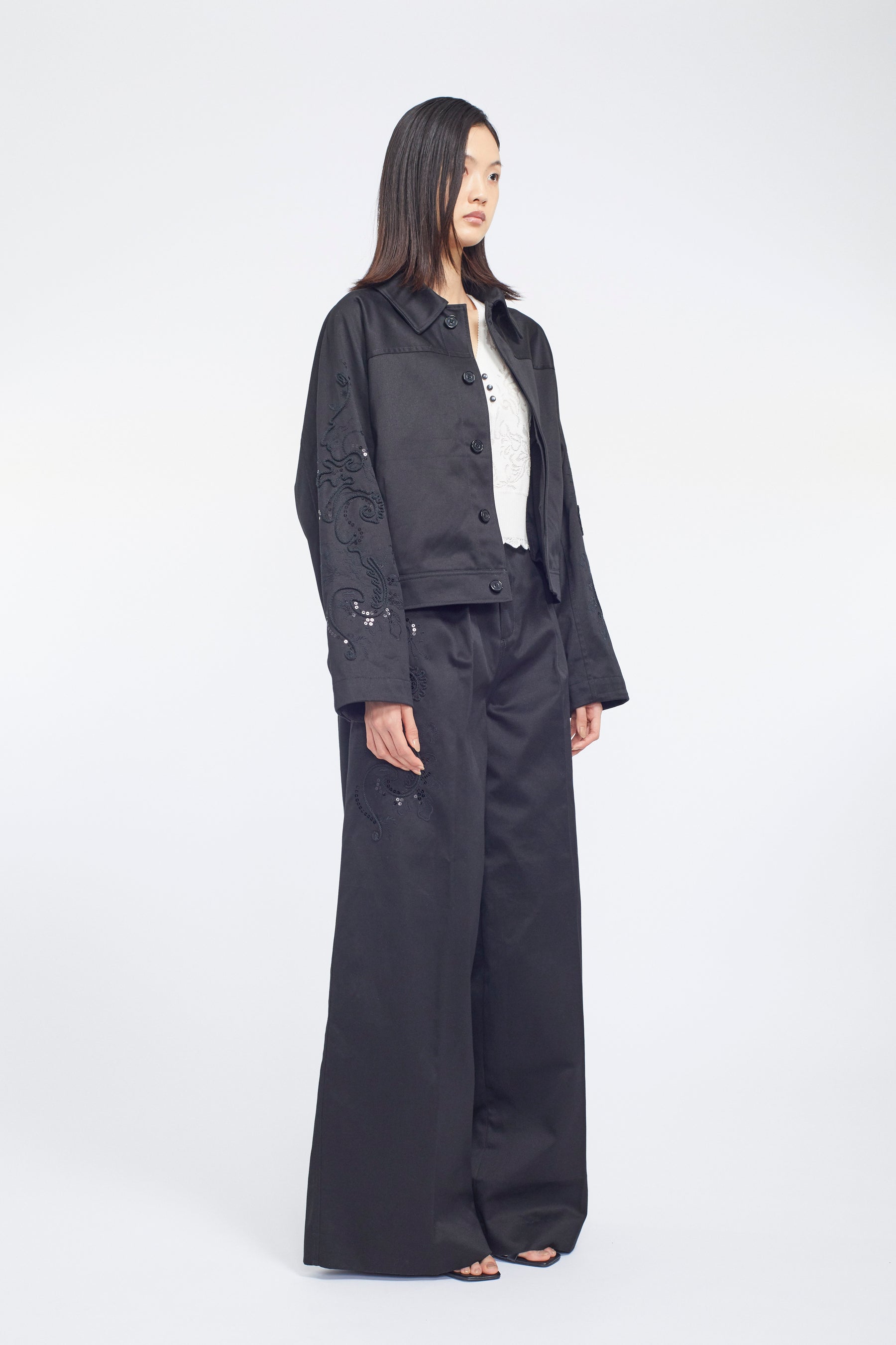 Relief embroidered chino jacket (Black)