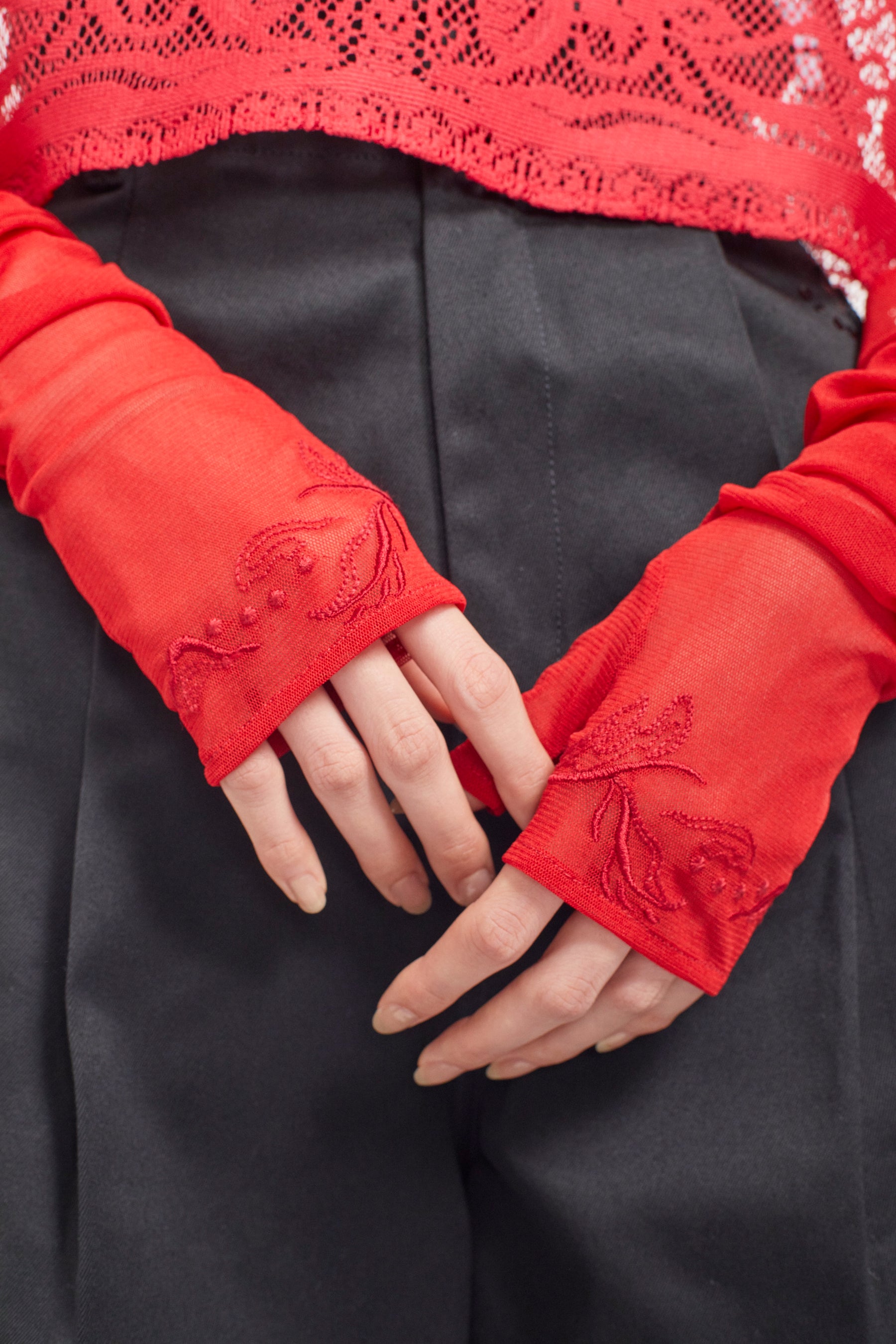 Embroidered mesh gloves (Red)