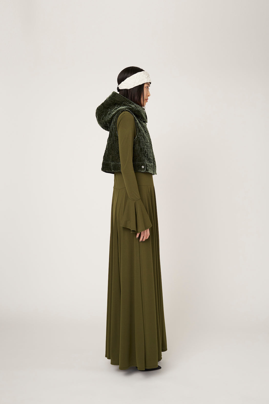 Symbolic embroidery velvet sleeveless jacket (Green)