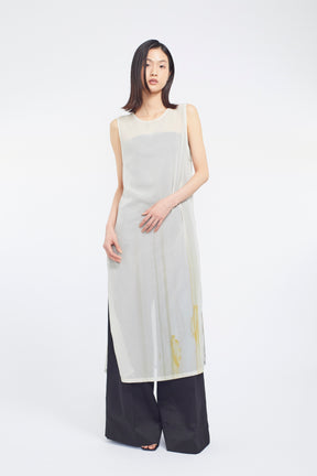 Relief embroidered chino trousers (Black)