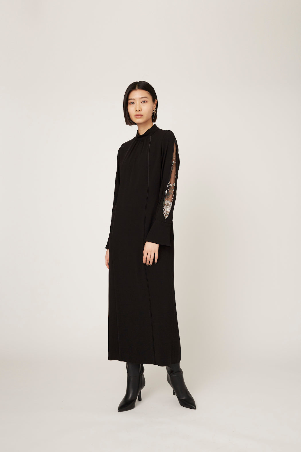 Petal sleeve lace dress (Black)