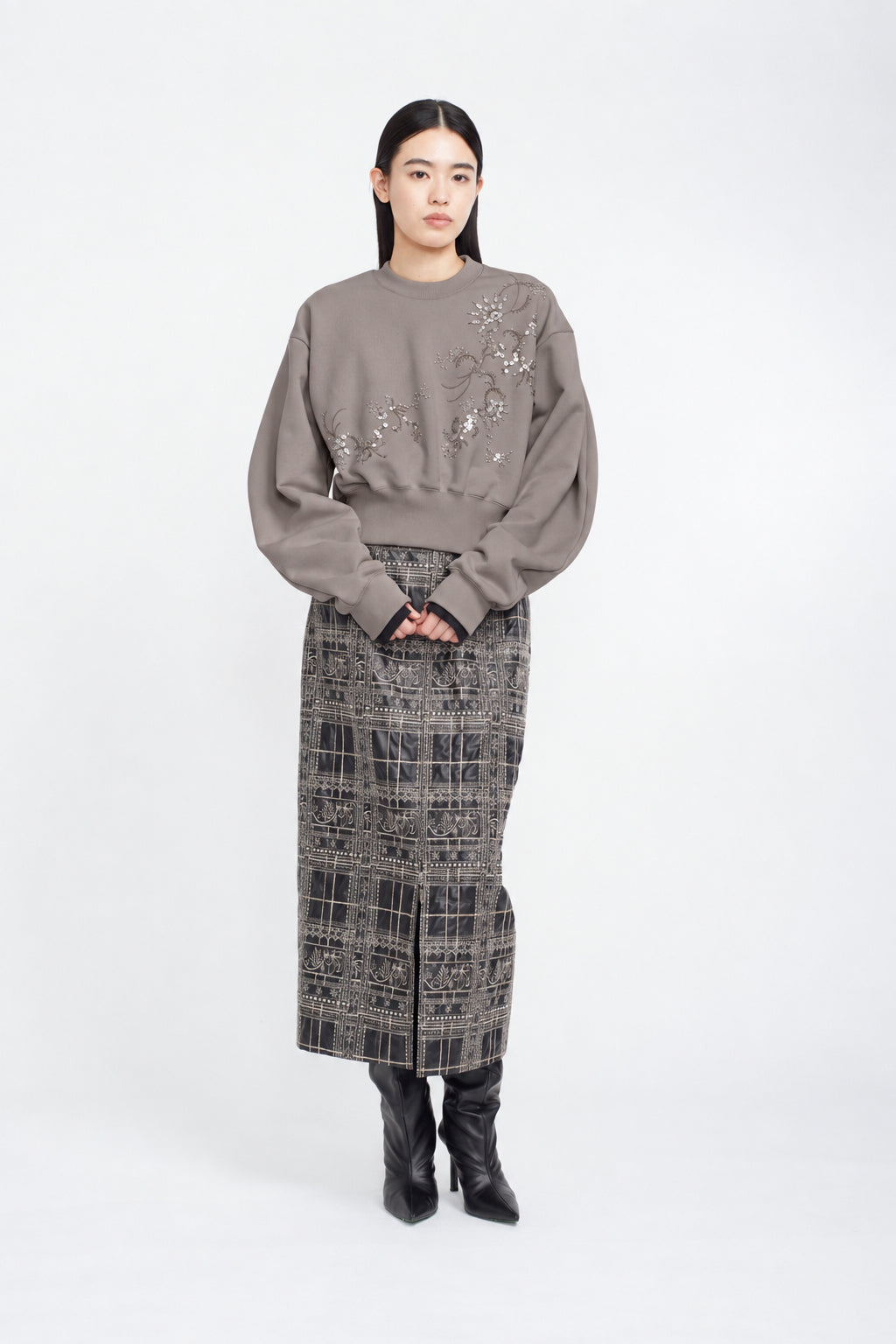 Glint beads embroidered sweatshirt (Greige)