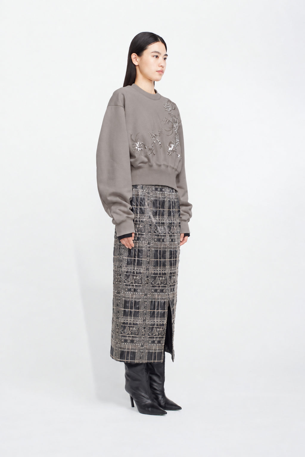 Glint beads embroidered sweatshirt (Greige)