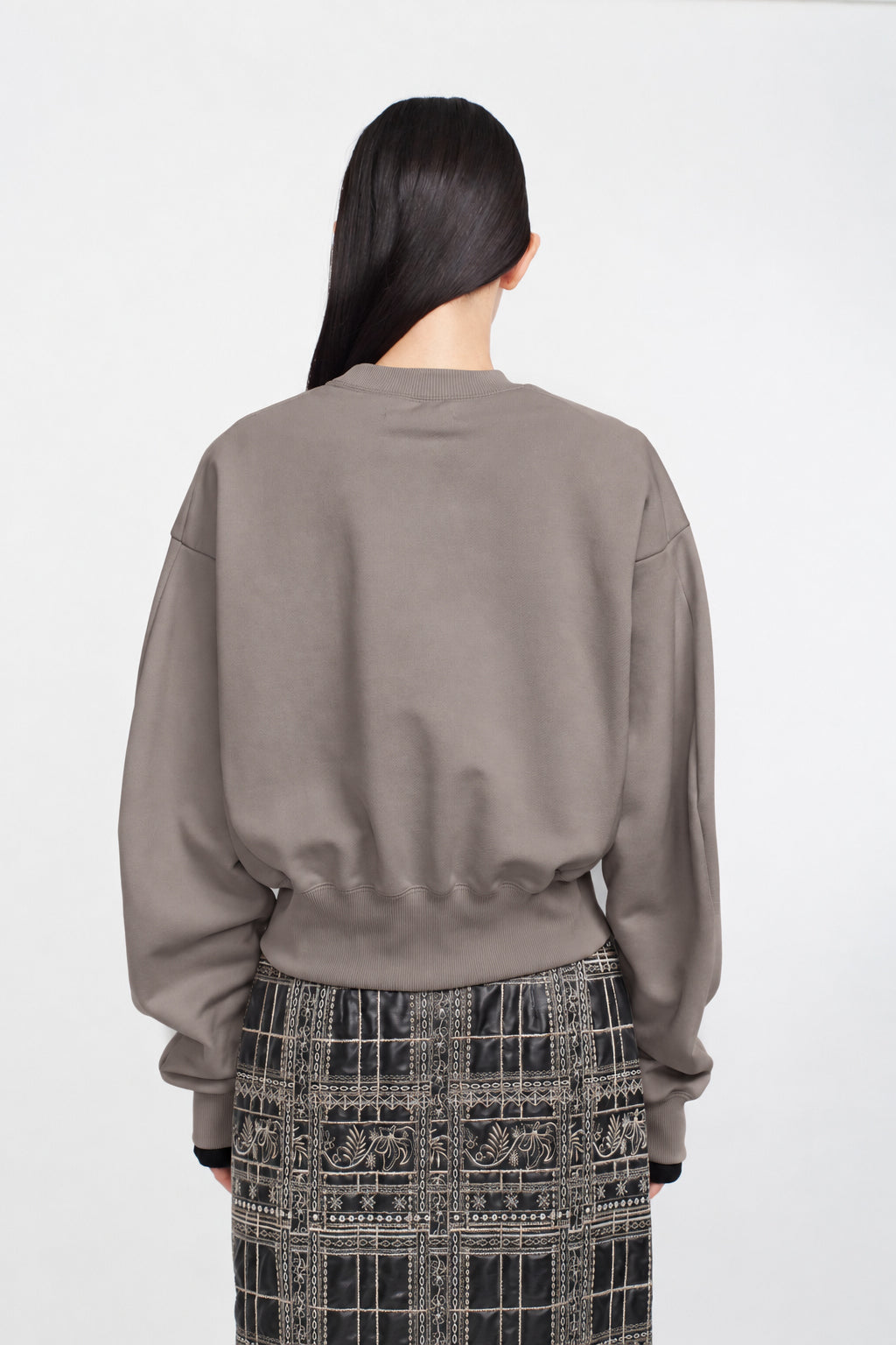 Glint beads embroidered sweatshirt (Greige)