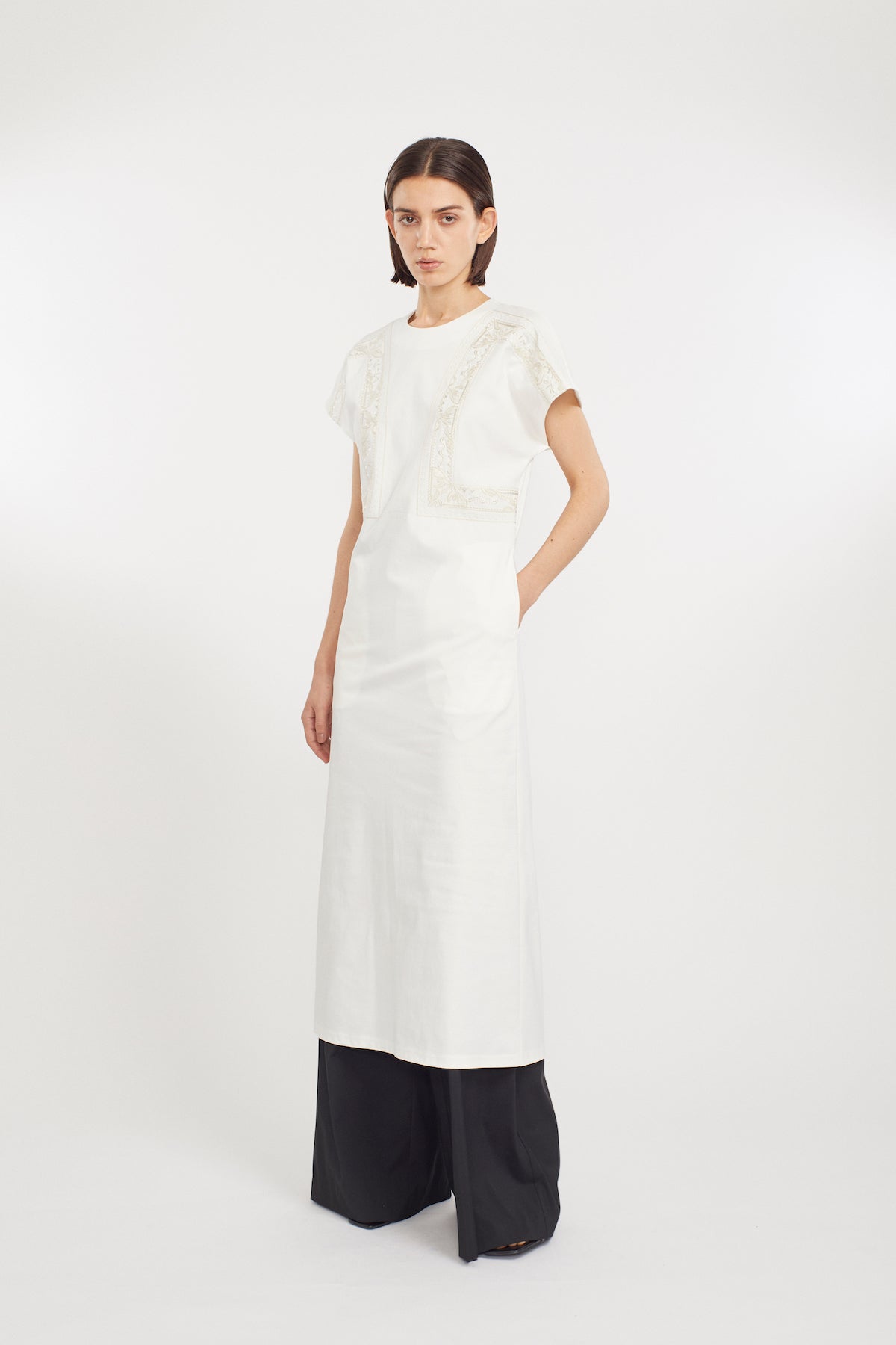 Framed embroidered jersey dress (White)