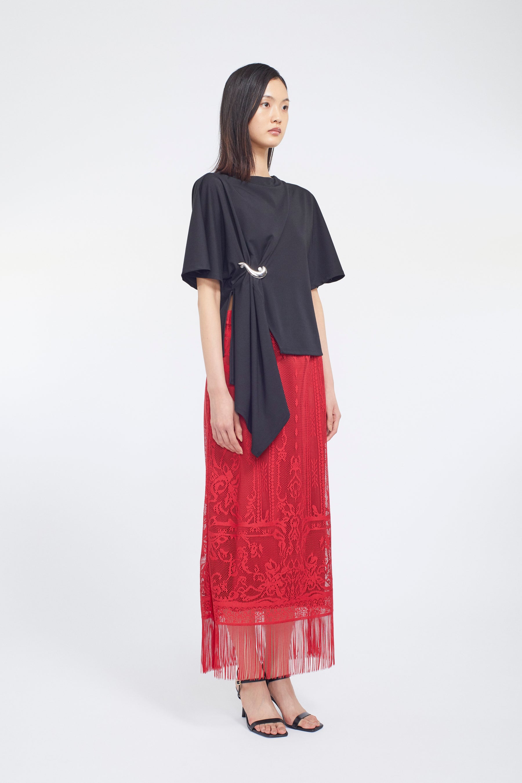 Brooch gather asymmetric tops (Black)