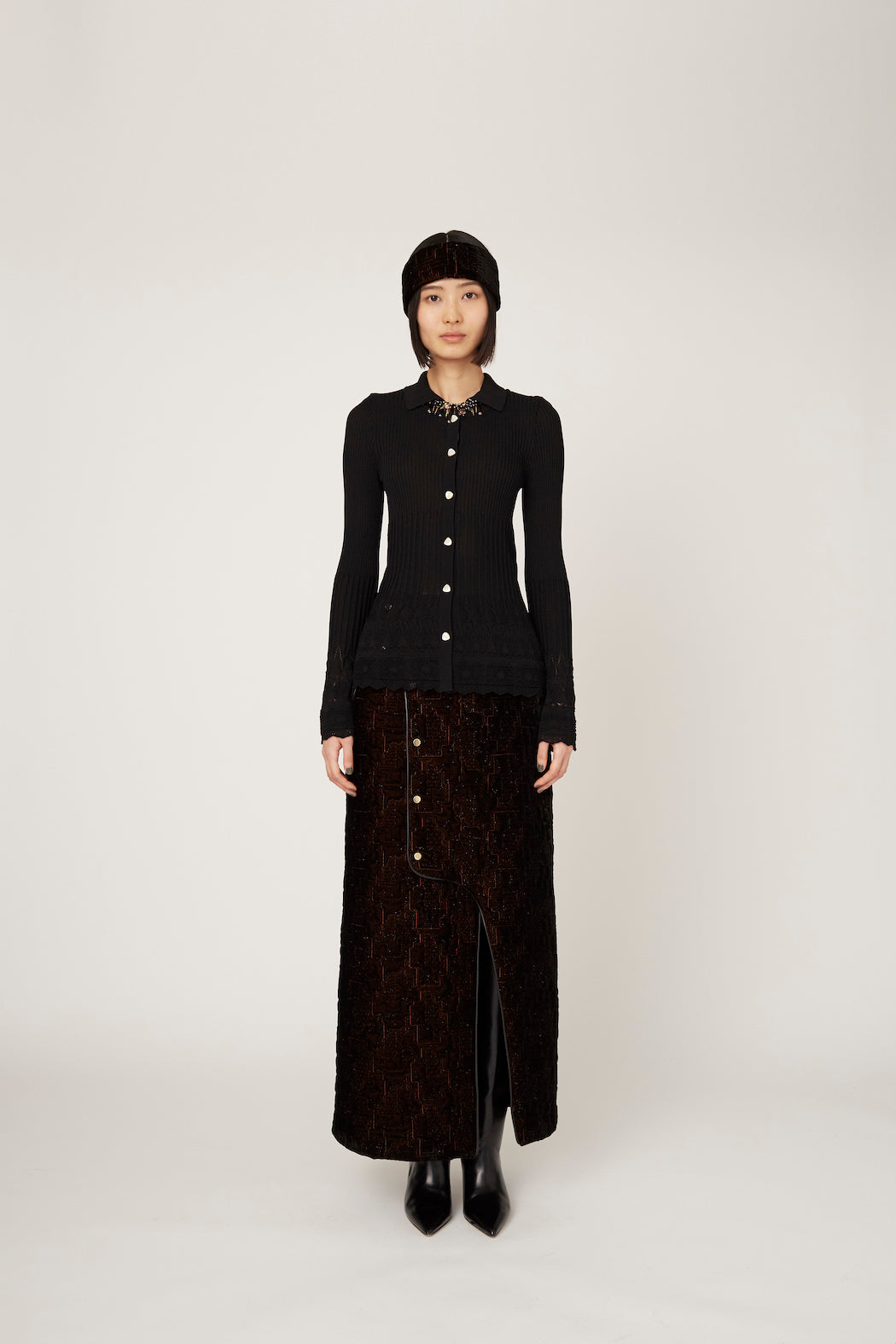 Symbolic embroidery velvet skirt (Brown)