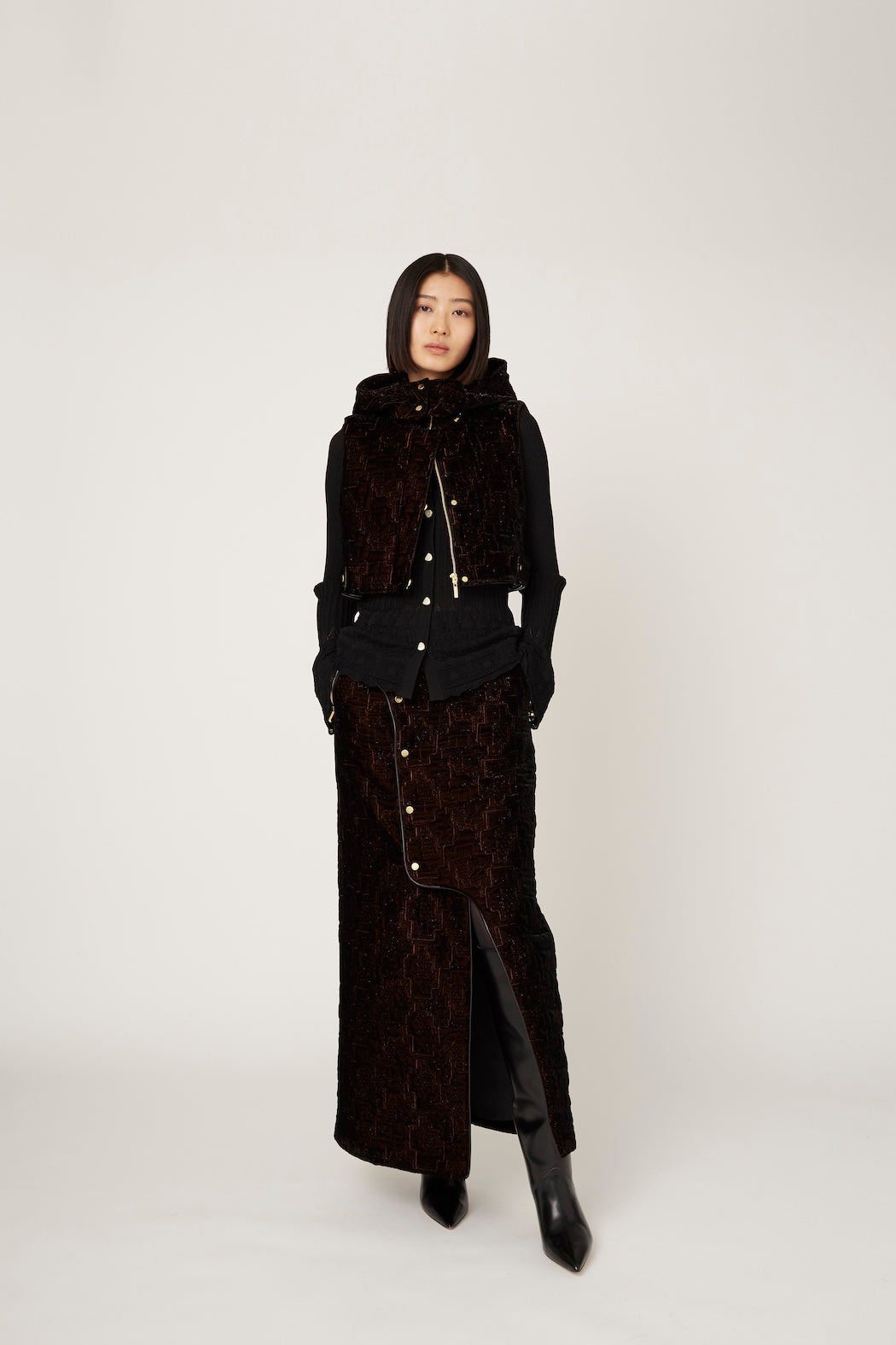 Symbolic embroidery velvet skirt (Brown)