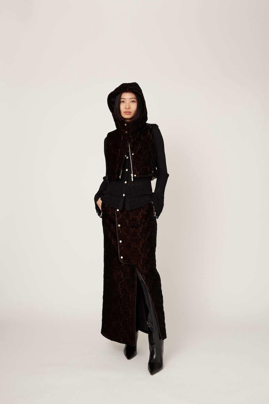 Symbolic embroidery velvet skirt (Brown)