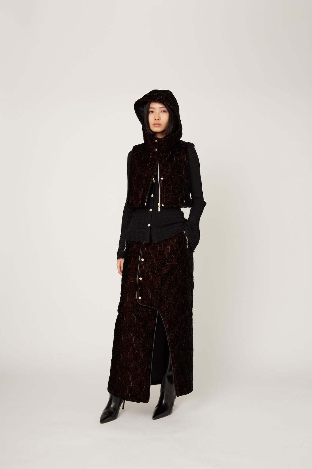 Symbolic embroidery velvet skirt (Brown)