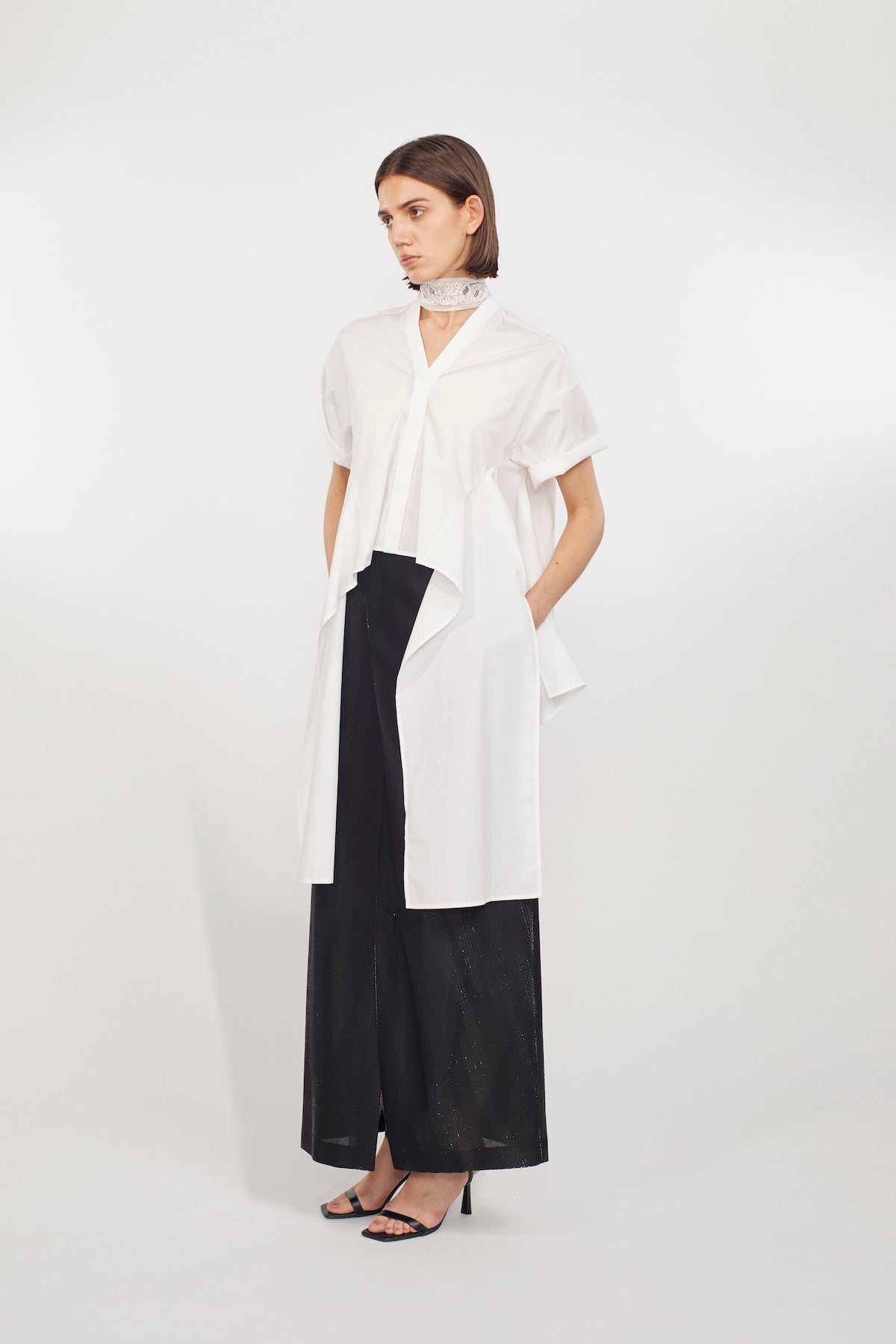 Tail shirt (White)