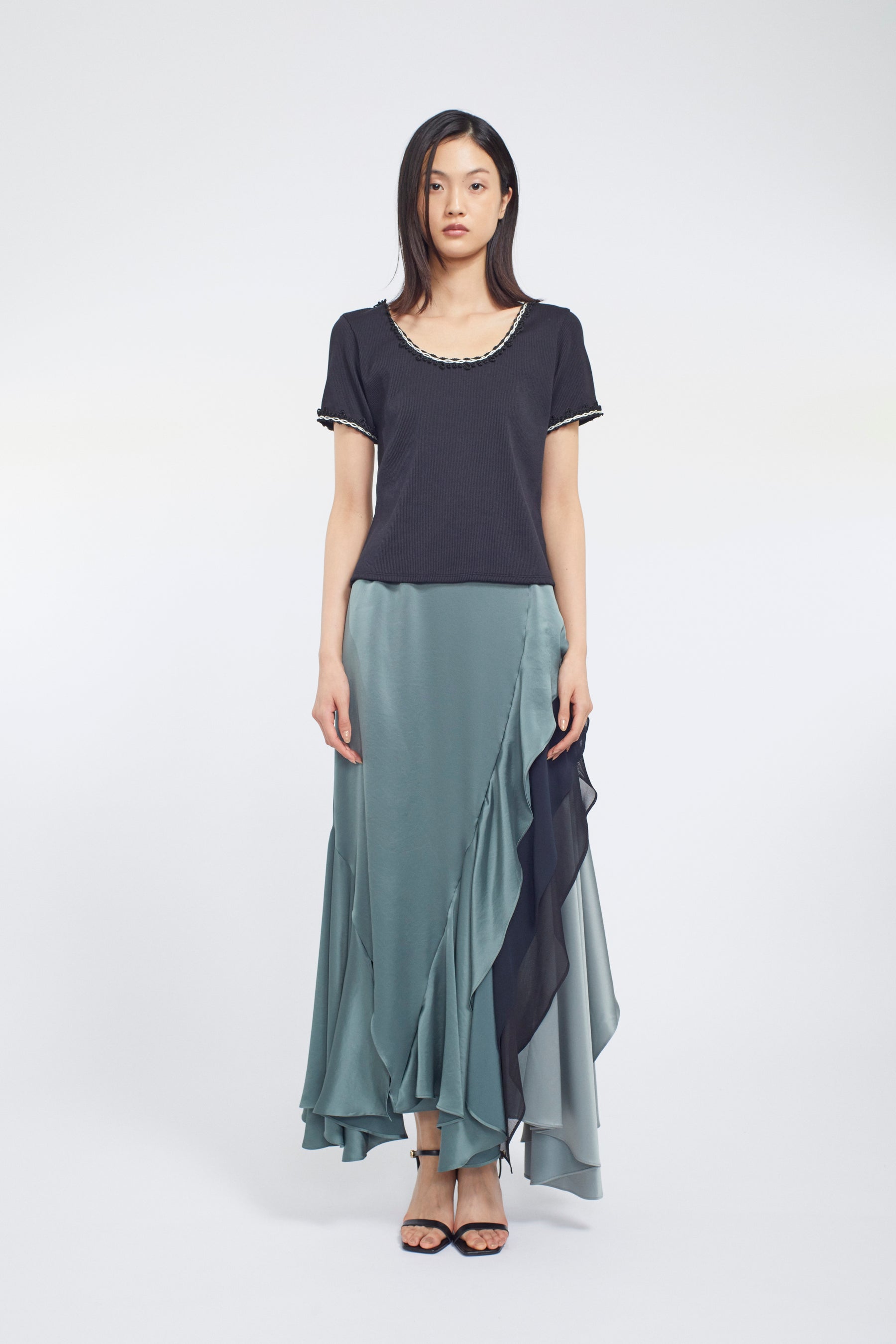 Scallop embroidered tops (Black)