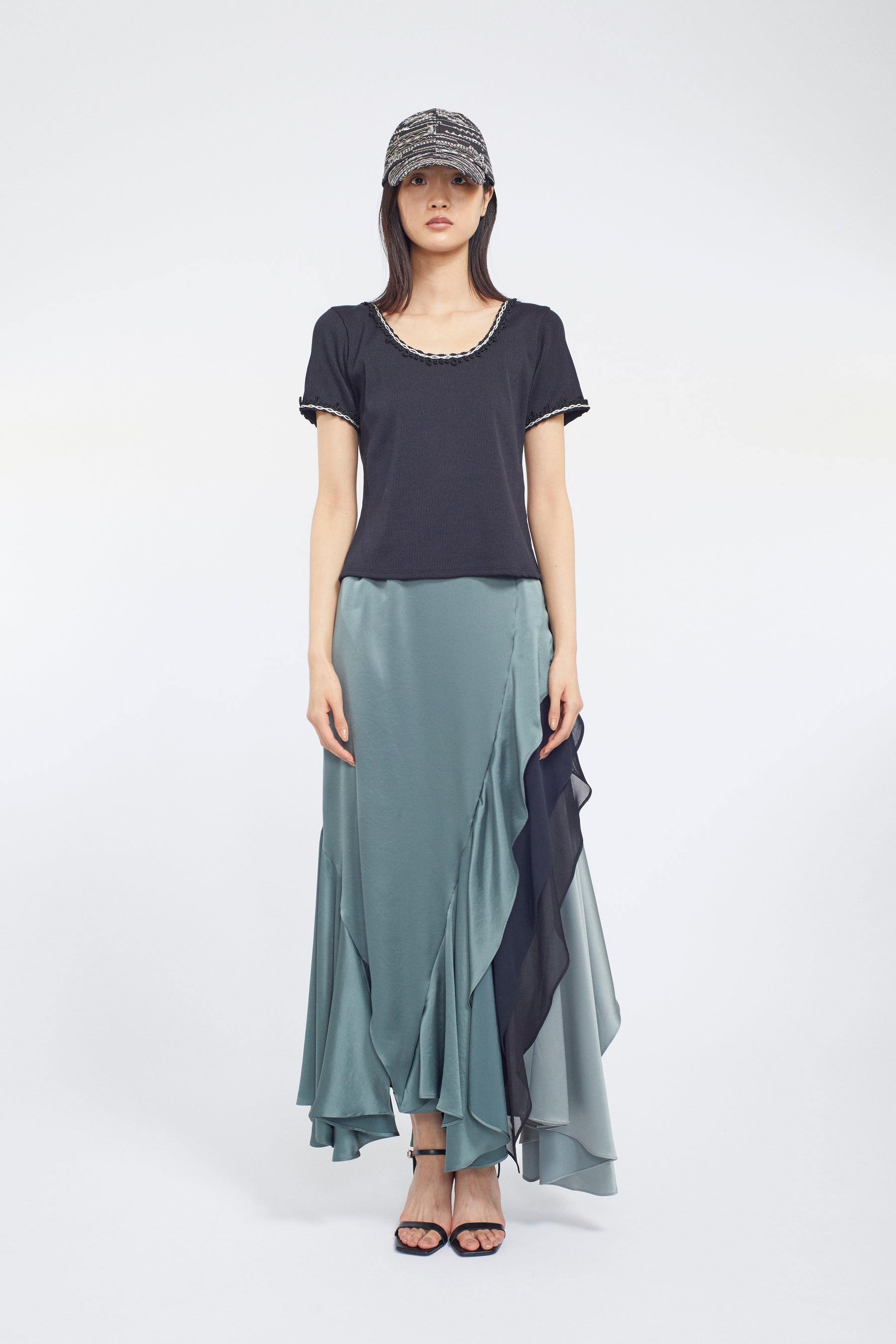 Scallop embroidered tops (Black)