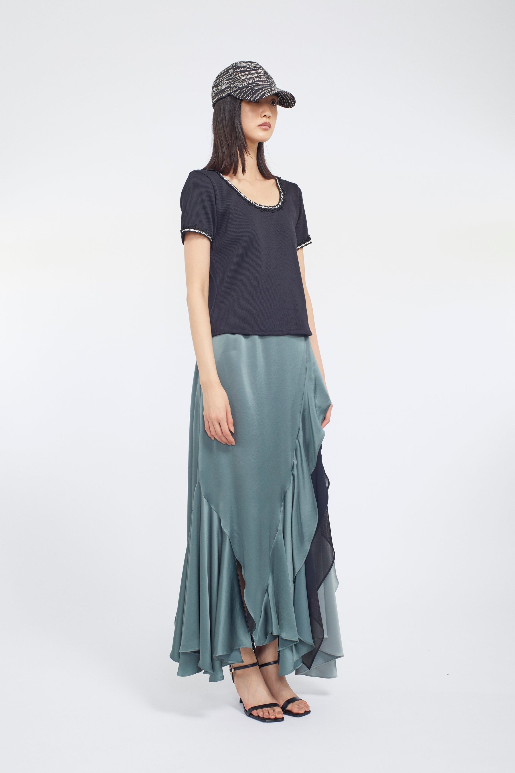 Scallop embroidered tops (Black)