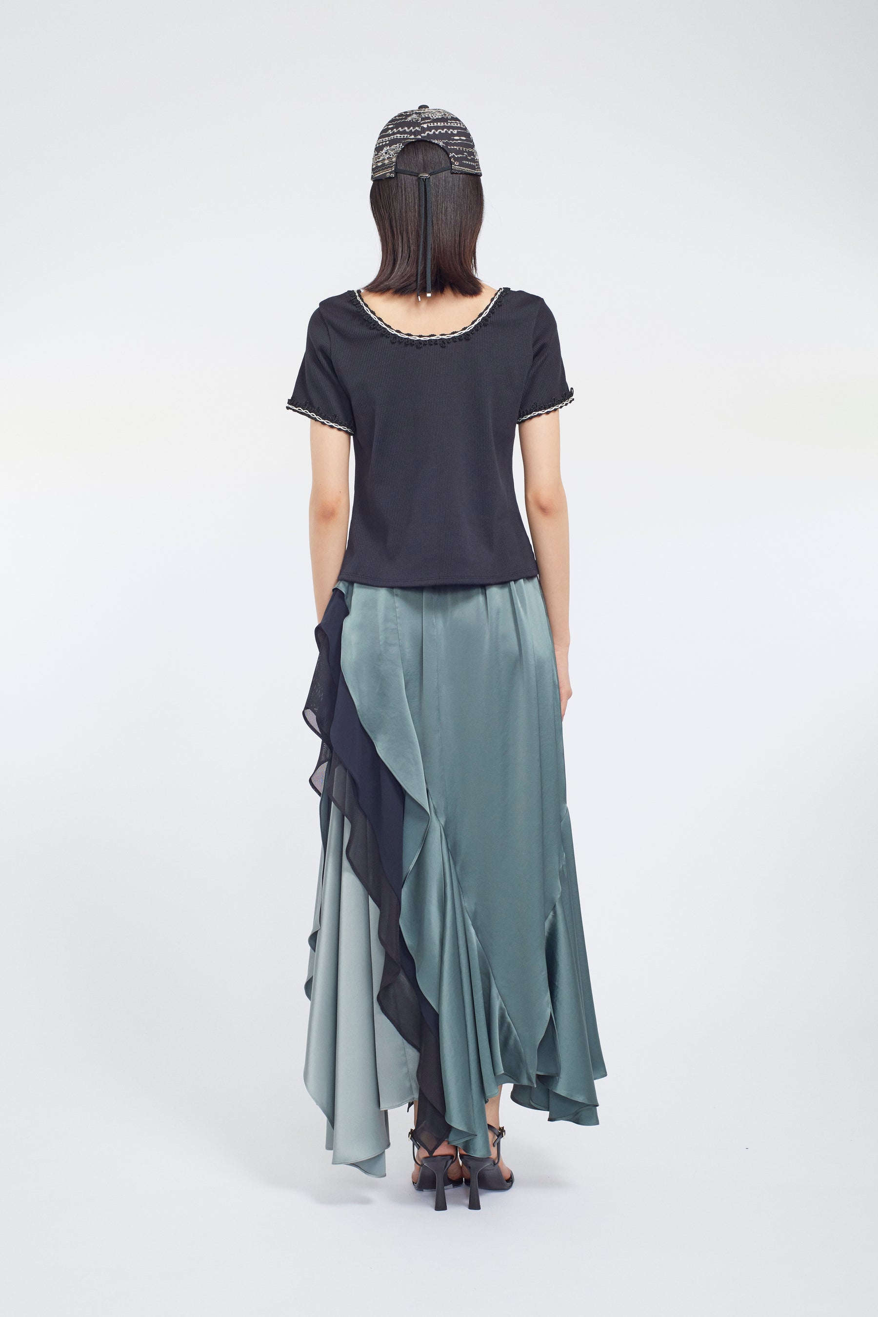 Scallop embroidered tops (Black)