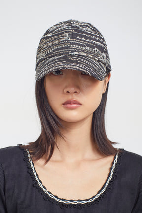 Swaying stripe embroidered cap (Black)