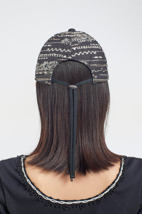 Swaying stripe embroidered cap (Black)