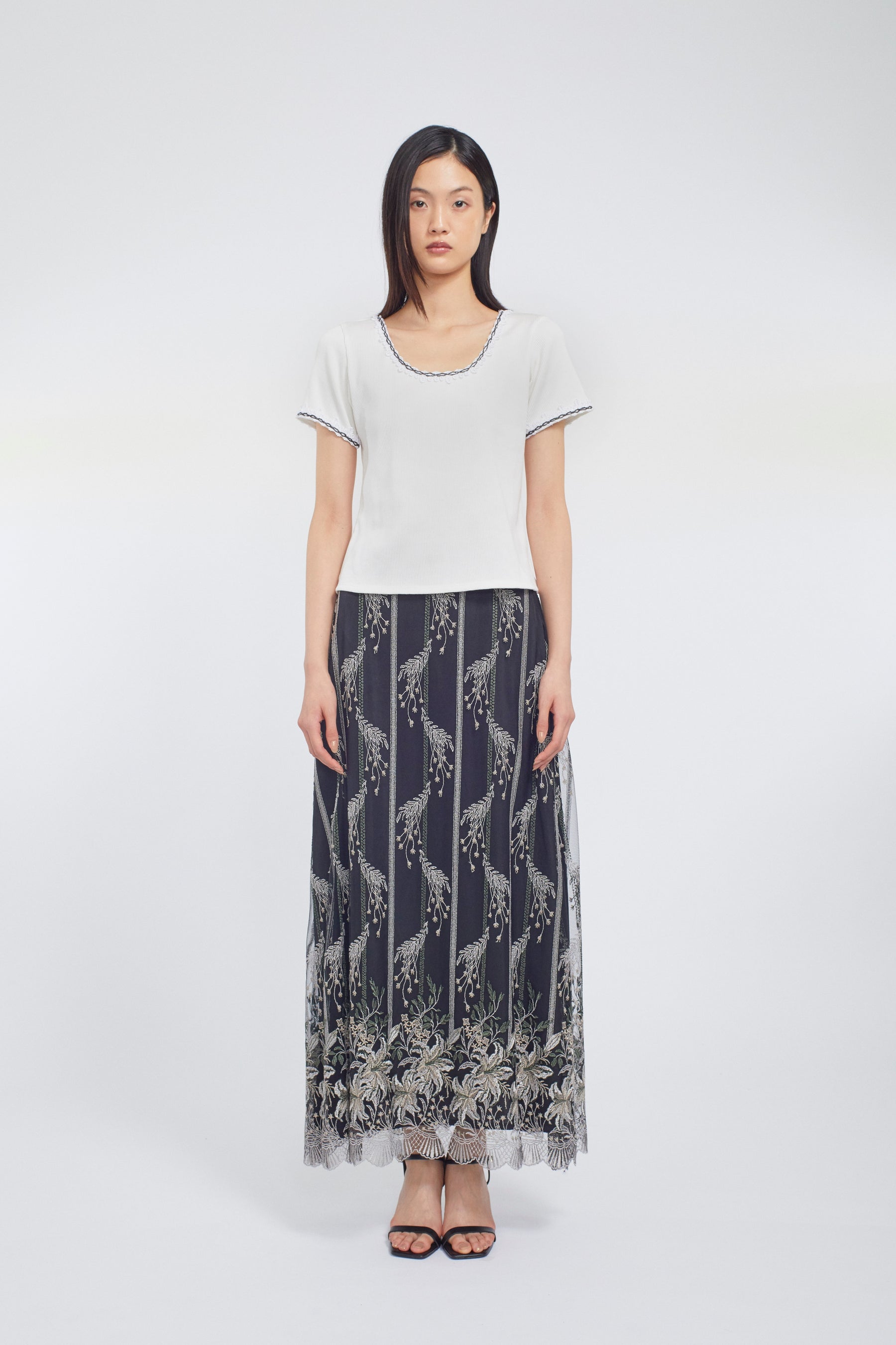 Scallop embroidered tops (White)