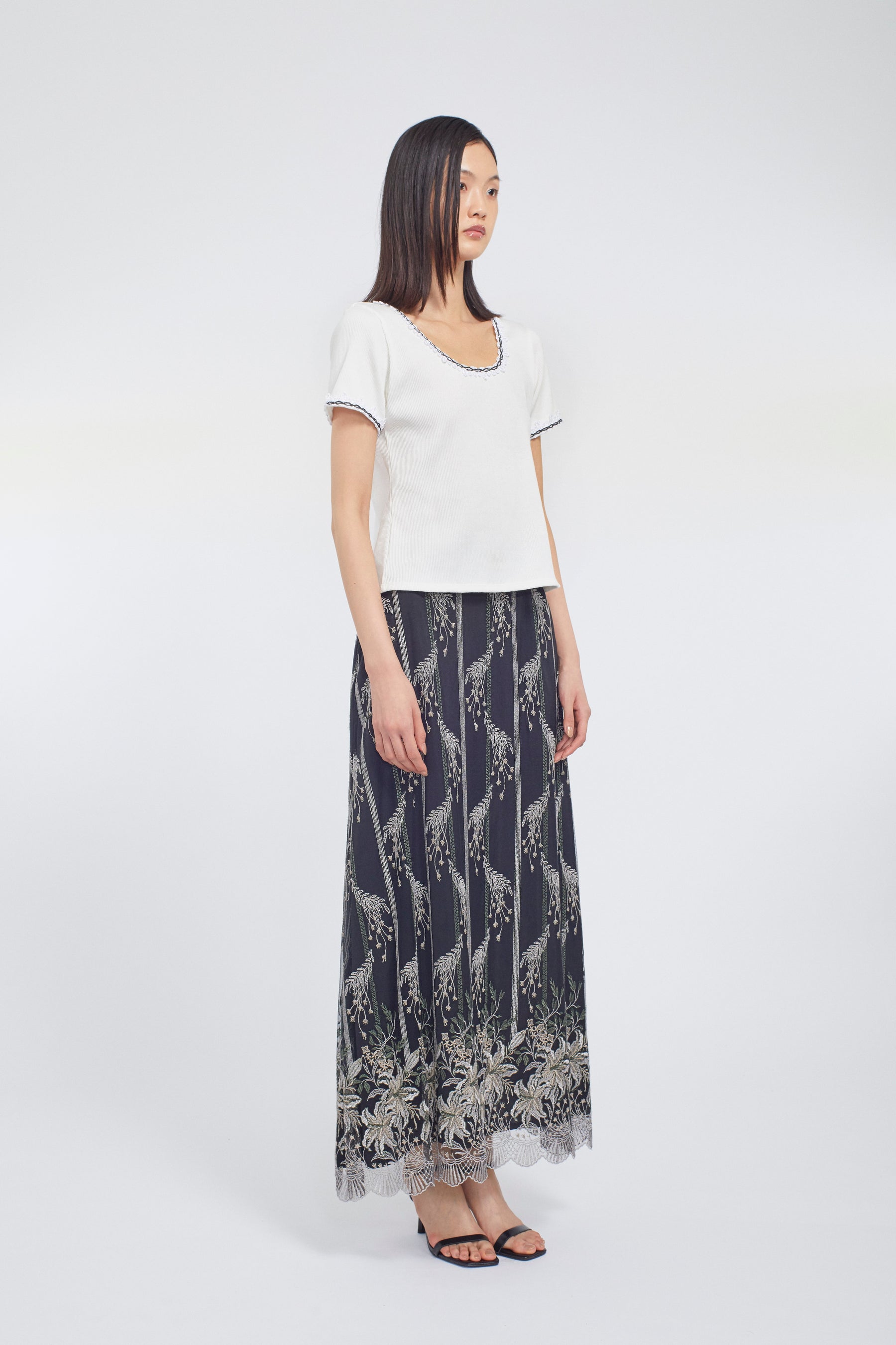 Classic lace skirt (Black)