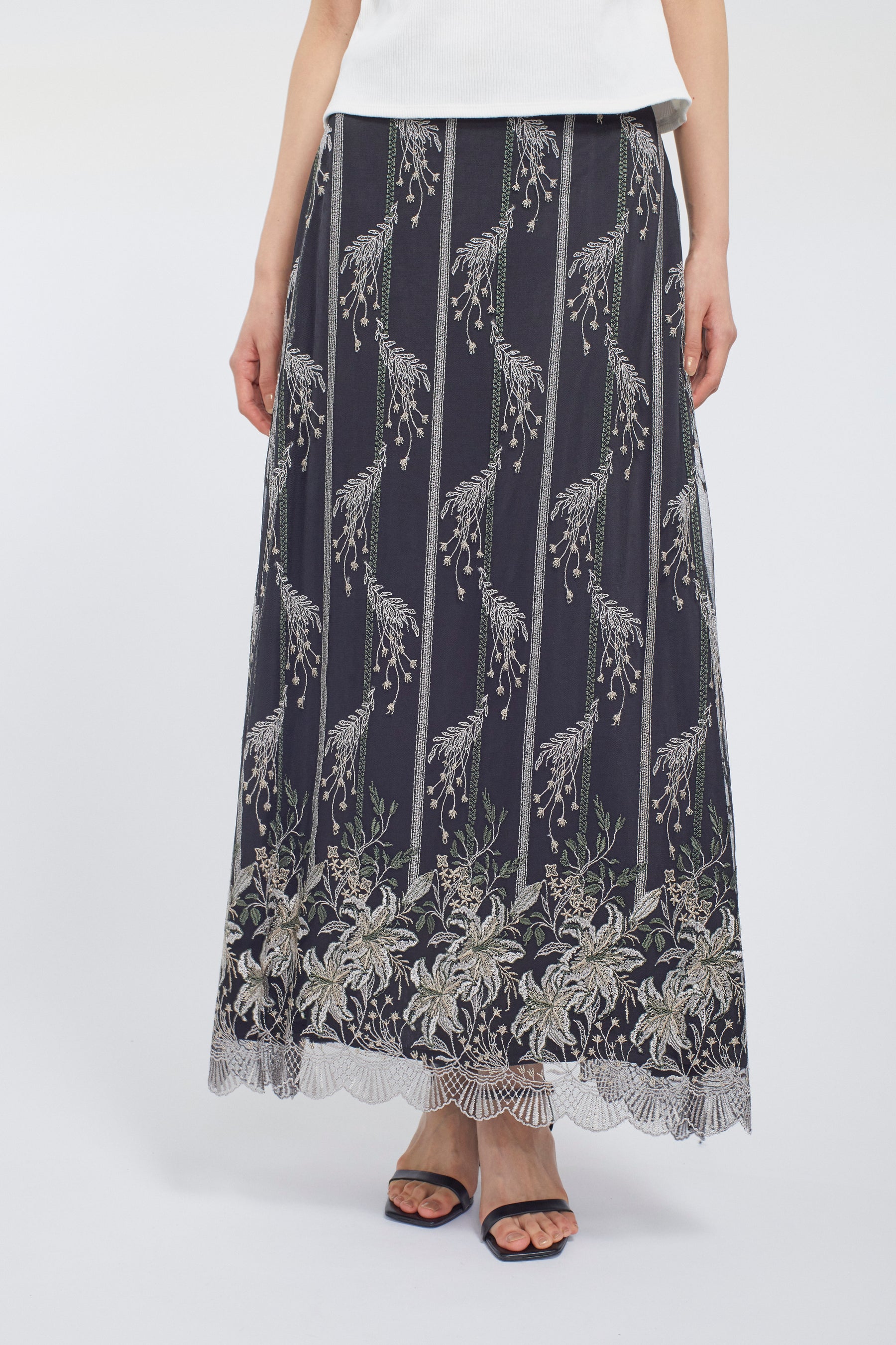 Classic lace skirt (Black)
