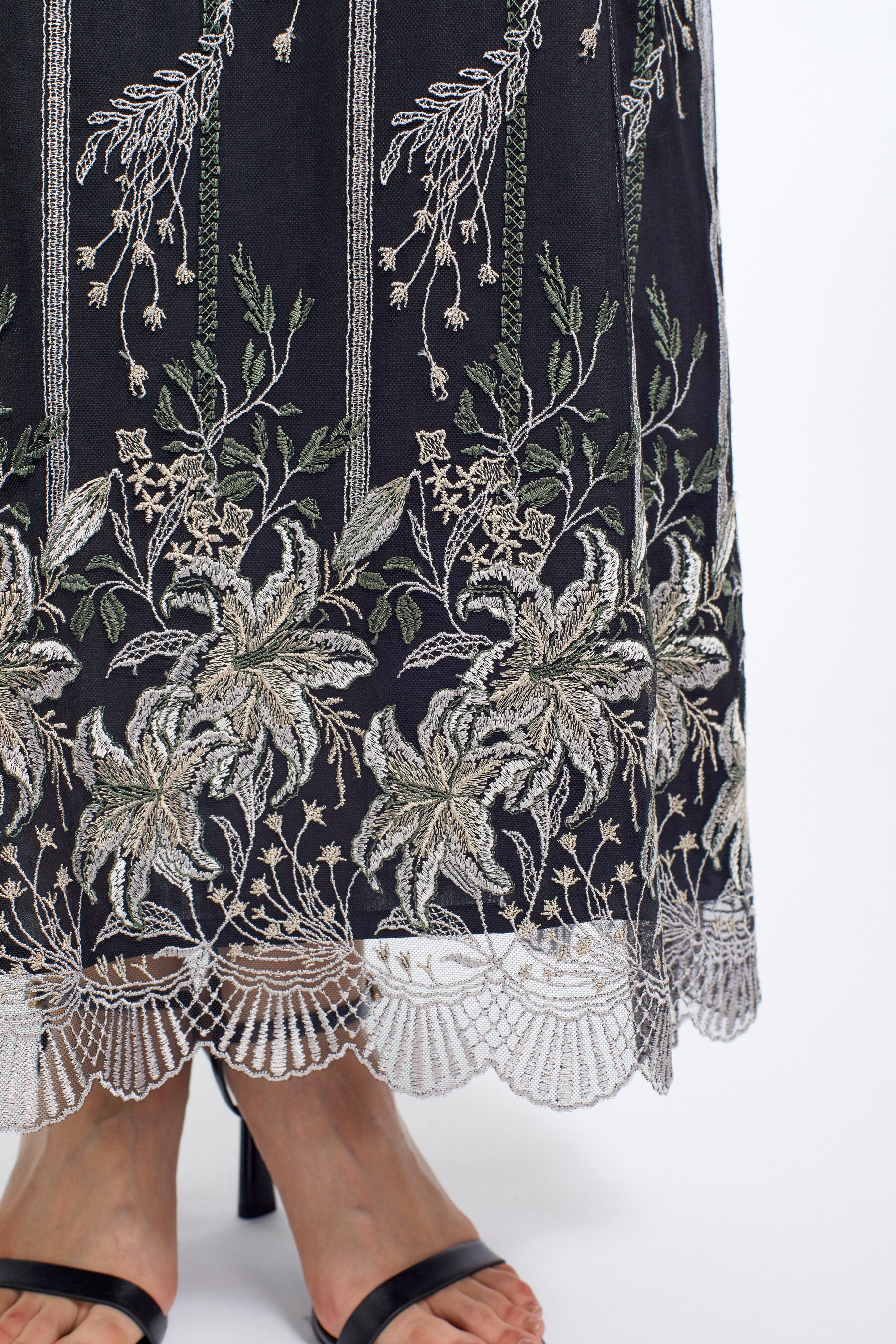 Classic lace skirt (Black)