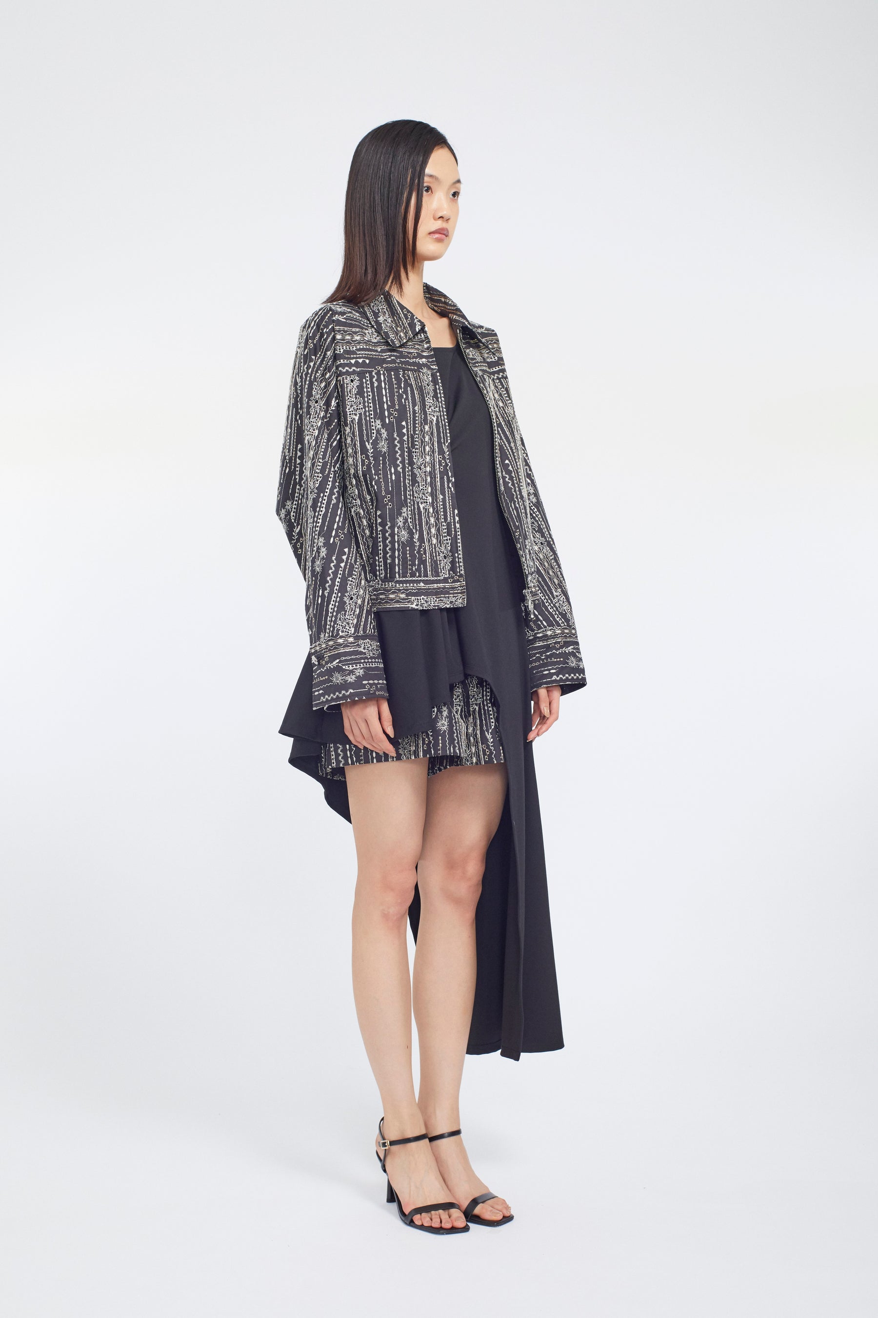Swaying stripe embroidered blouson (Black)