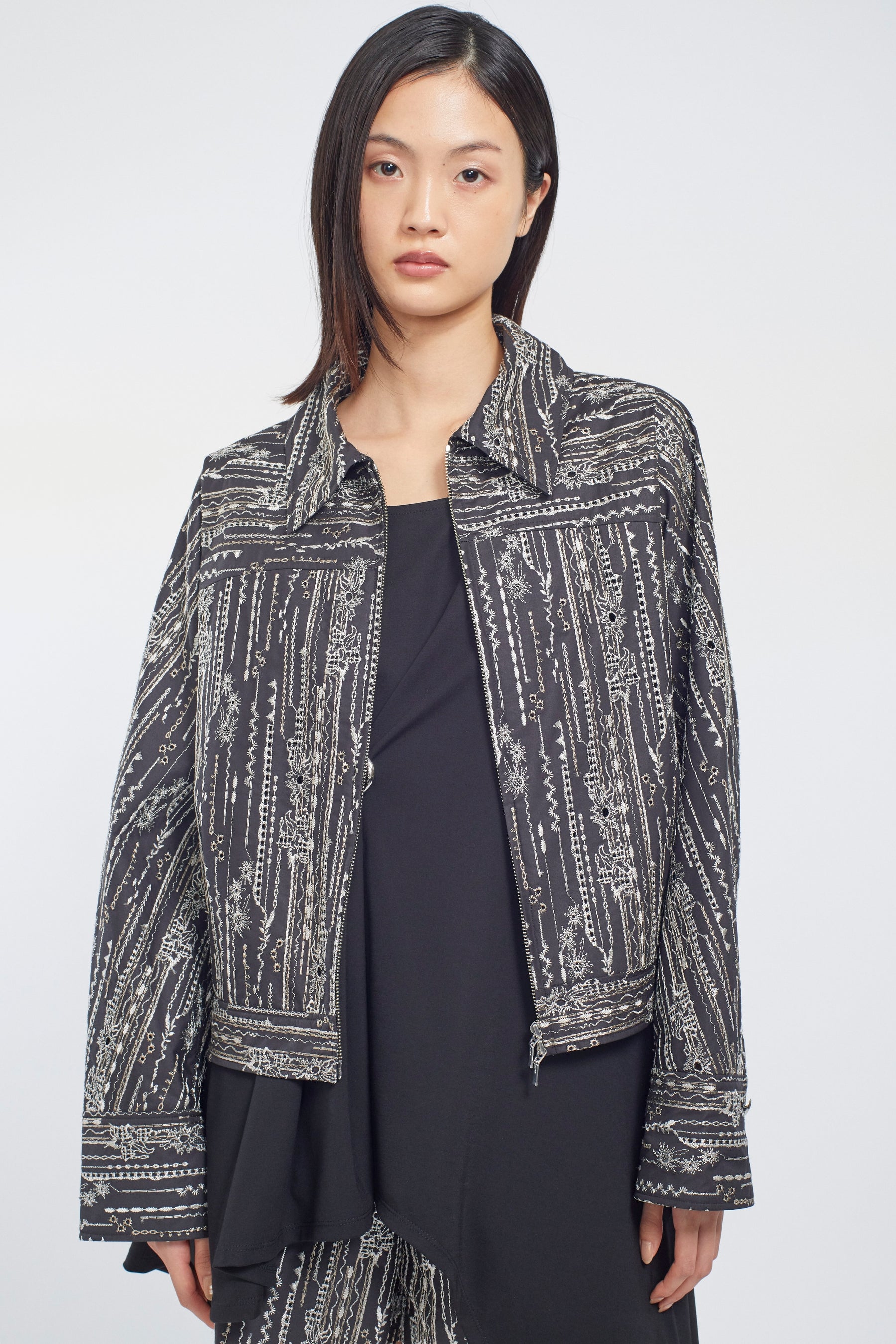 Swaying stripe embroidered blouson (Black)
