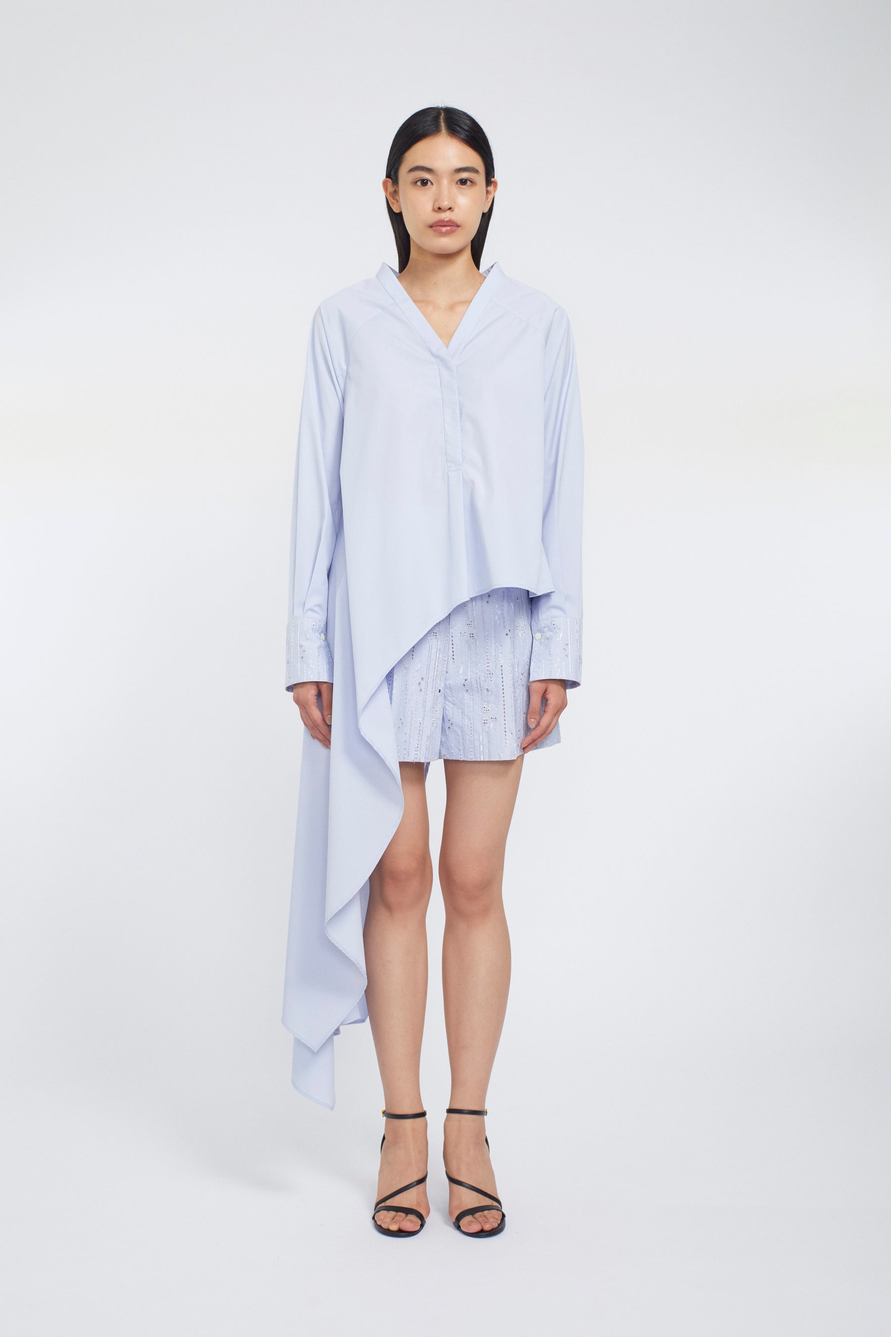 Swaying stripe embroidered shorts (Blue)