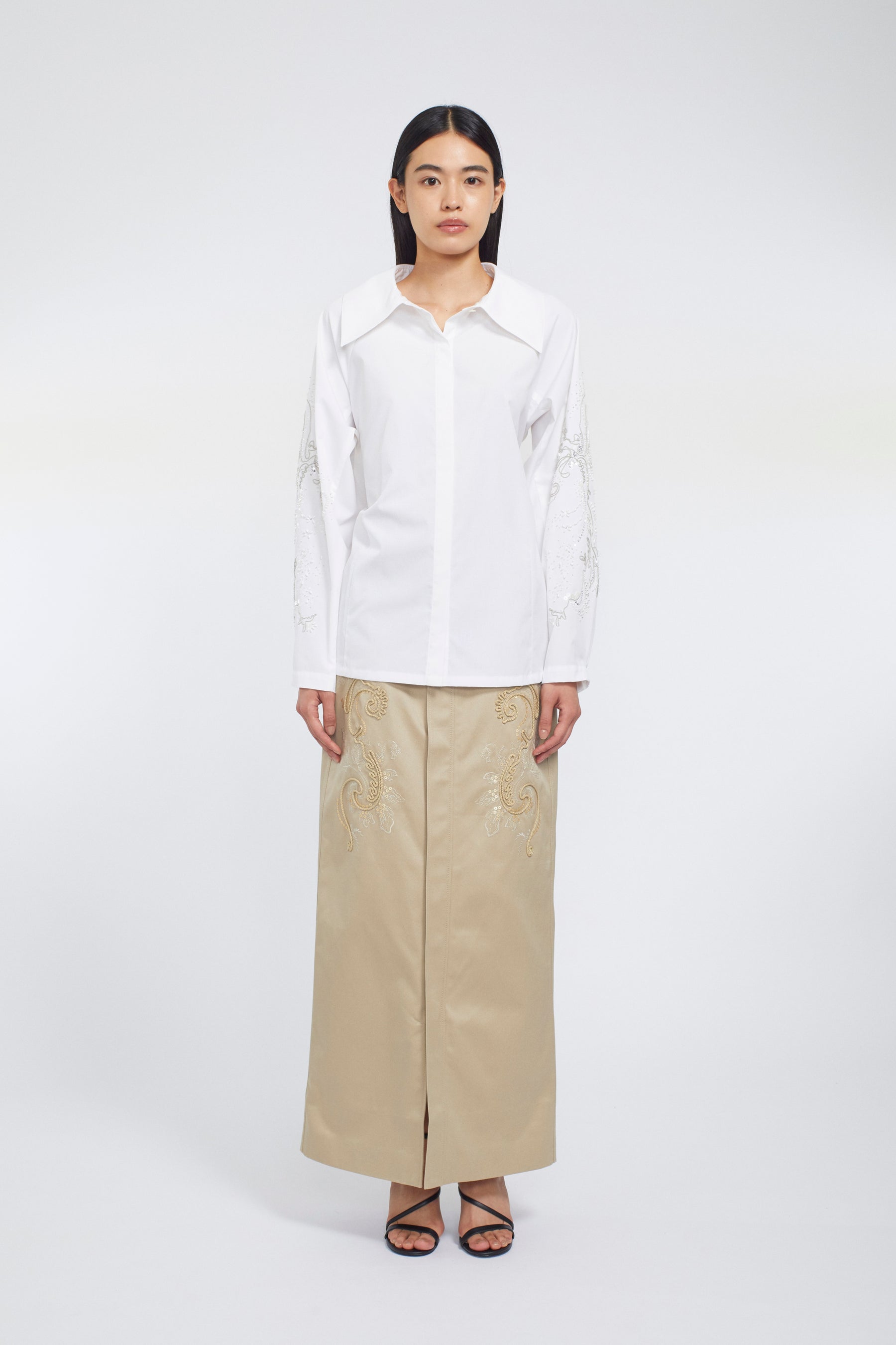 Droplet flower embroidered shirt (White)