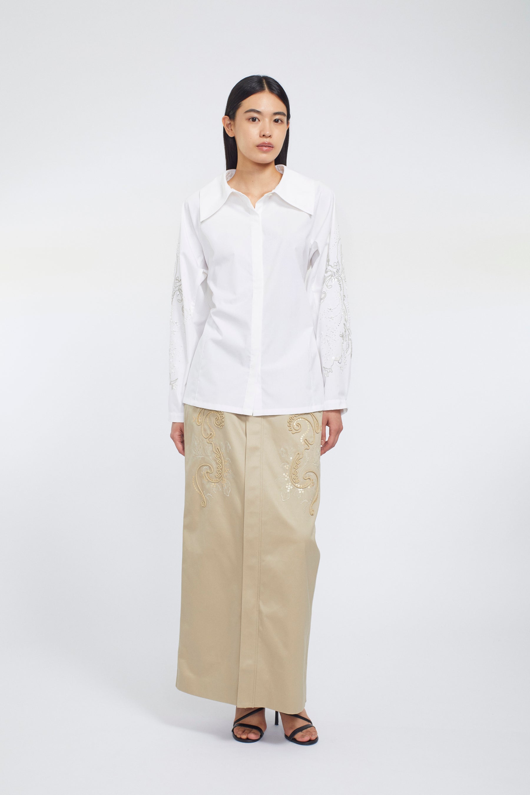 Droplet flower embroidered shirt (White)