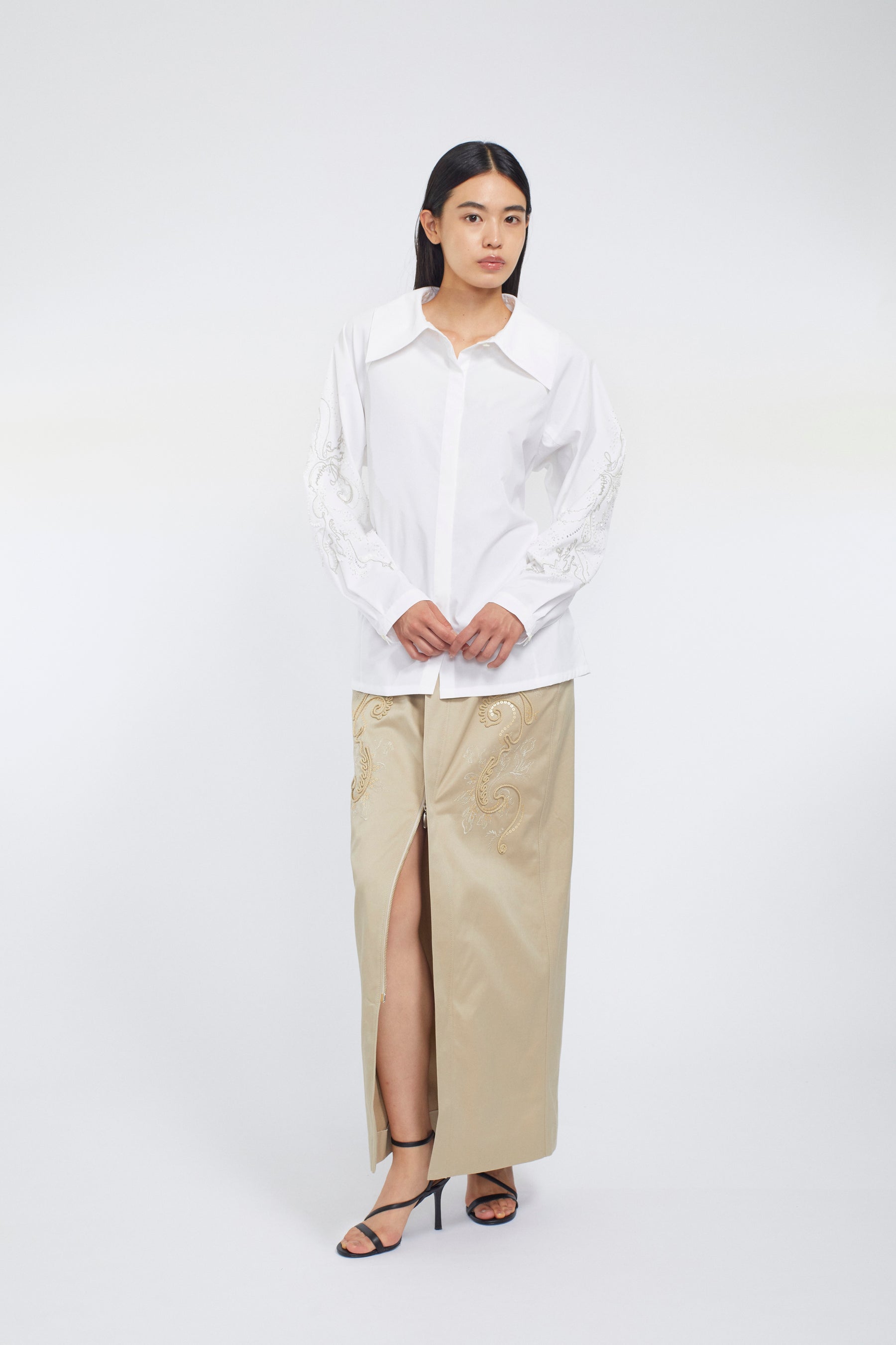 Droplet flower embroidered shirt (White)