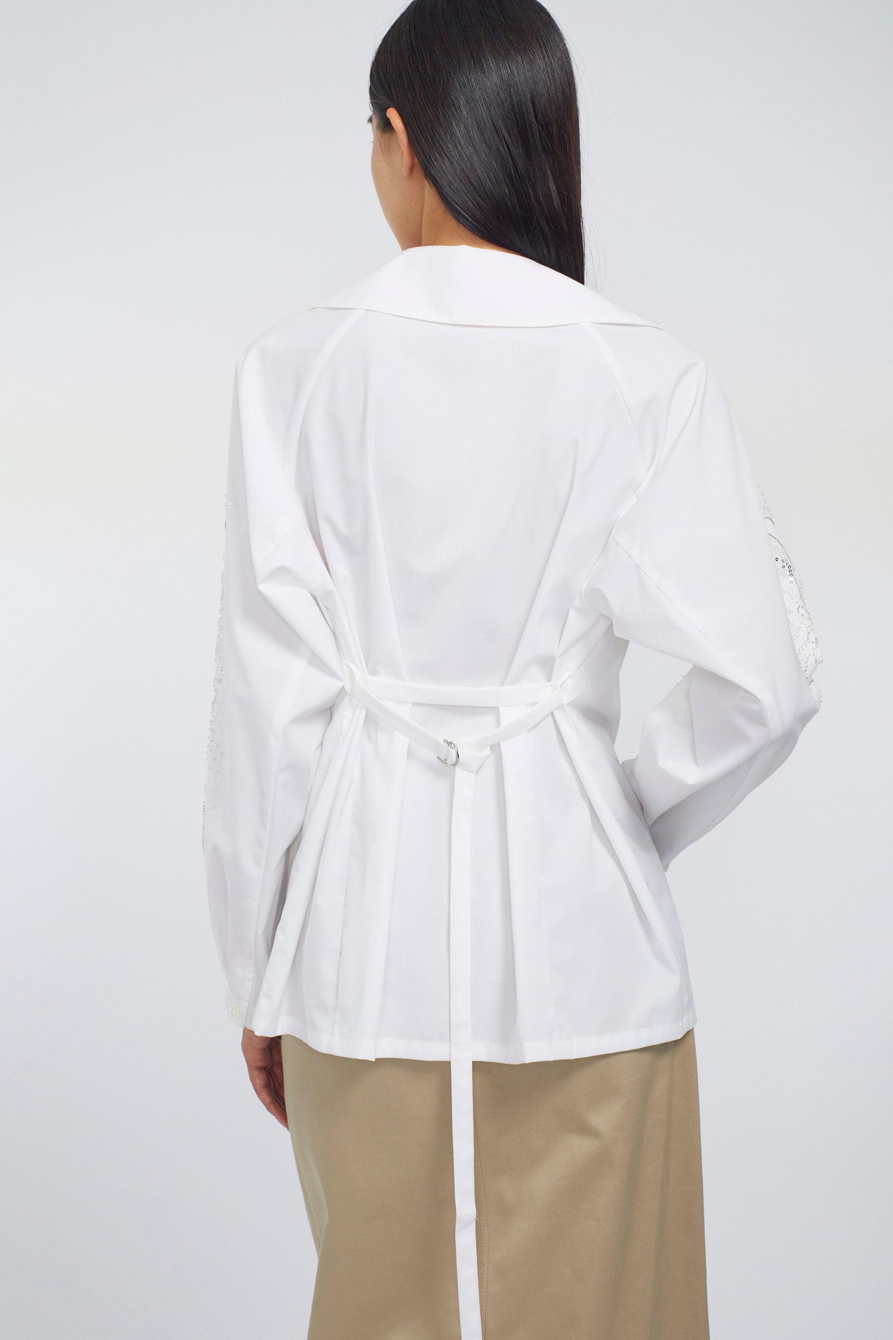 Droplet flower embroidered shirt (White)