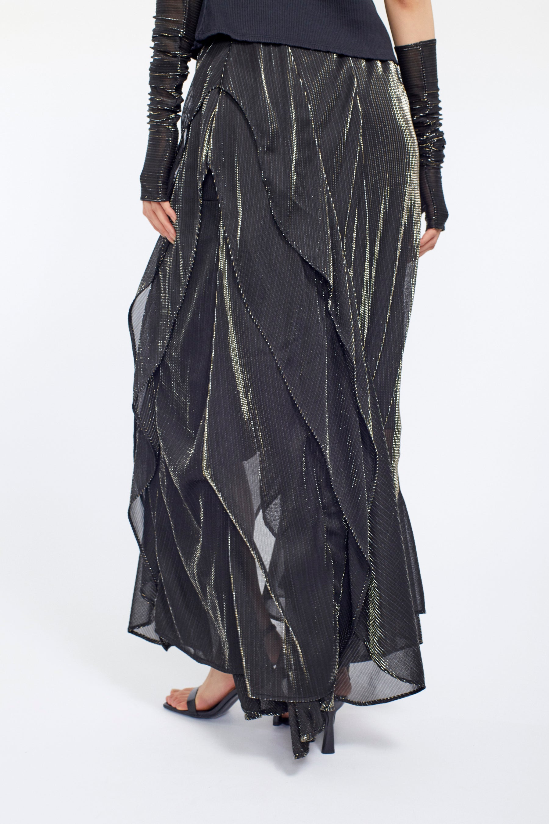 Fluid glimmer asymmetric skirt (Black)