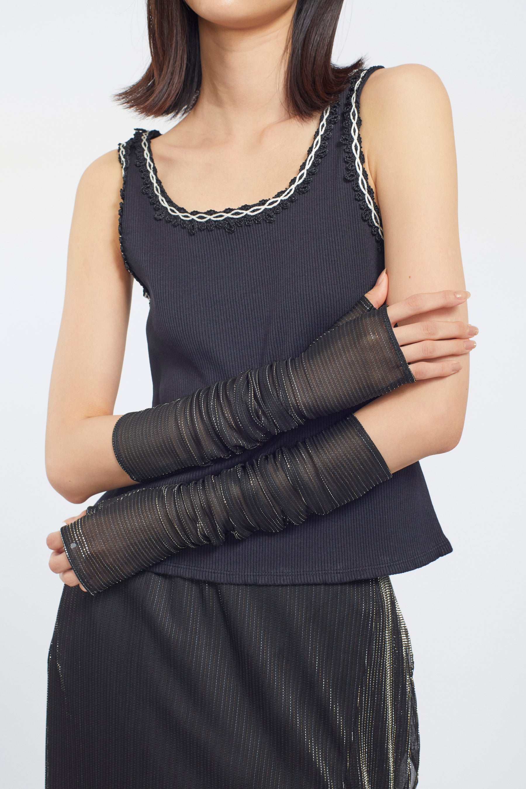 Scallop embroidered tank (Black)