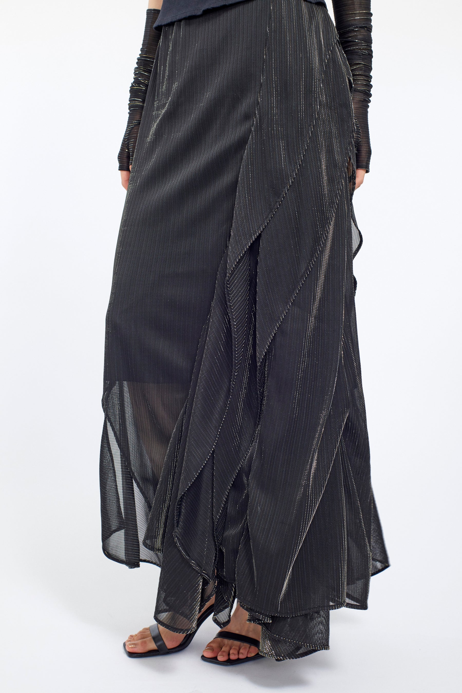 Fluid glimmer asymmetric skirt (Black)