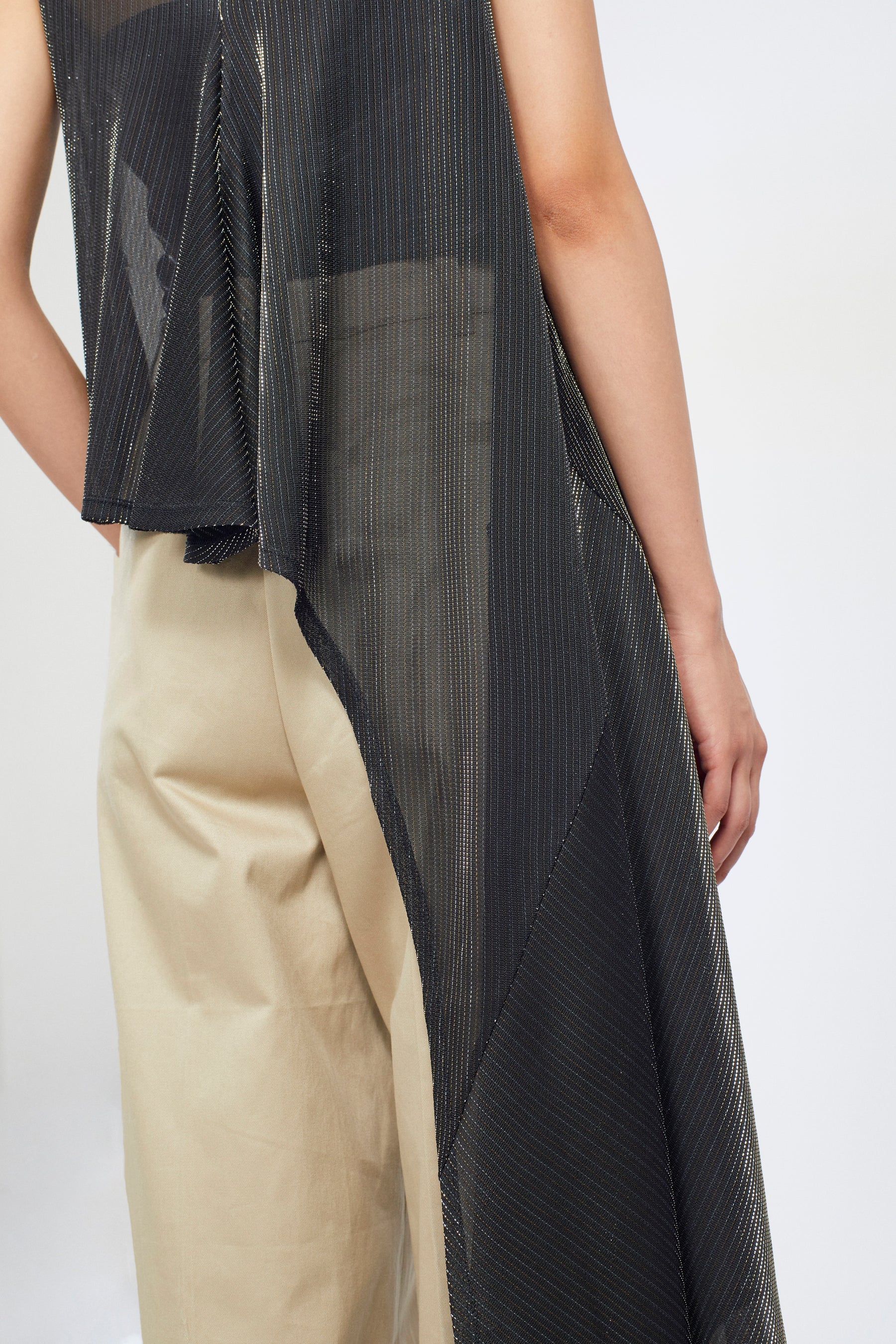 Fluid glimmer asymmetric tank (Black)