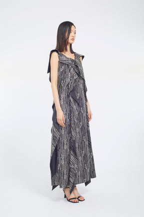Swaying stripe embroidered dress (Black)