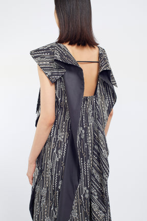 Swaying stripe embroidered dress (Black)