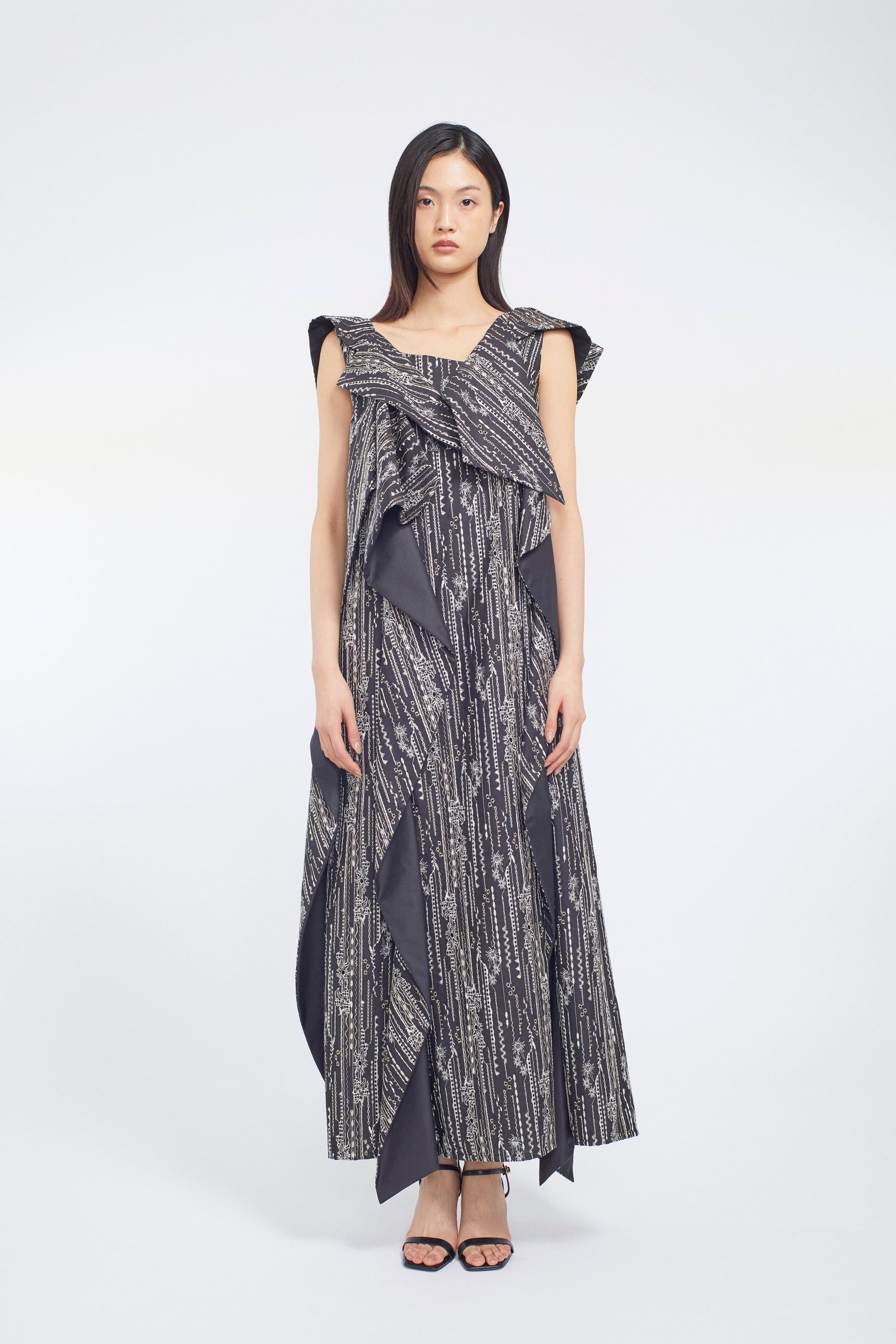 Swaying stripe embroidered dress (Black)