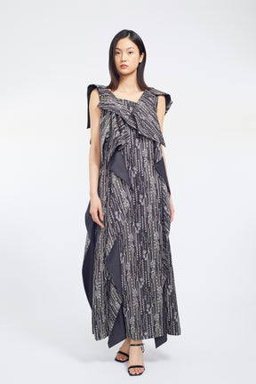 Swaying stripe embroidered dress (Black)
