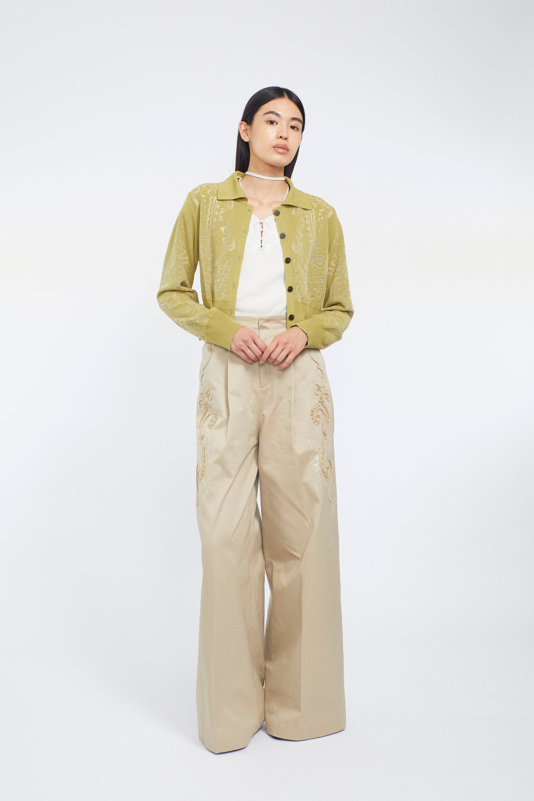 Relief embroidered chino trousers (Beige)