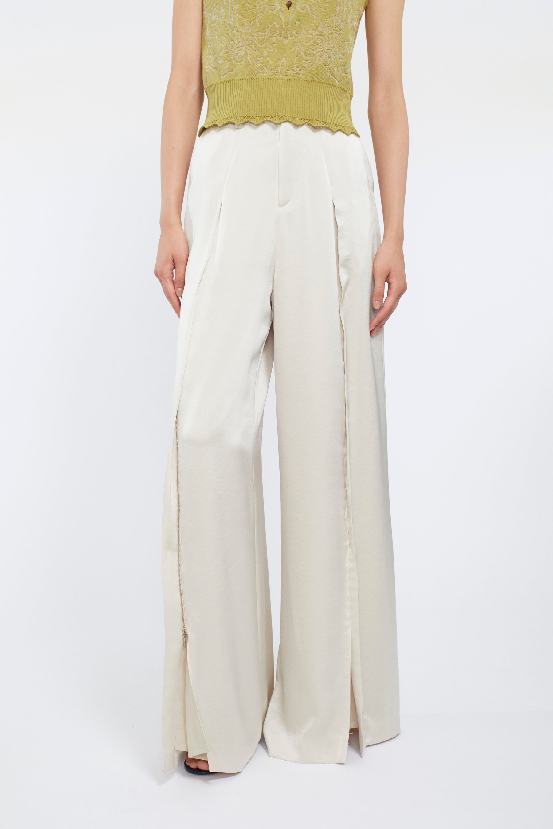 Zip slit satin slacks (Ecru)