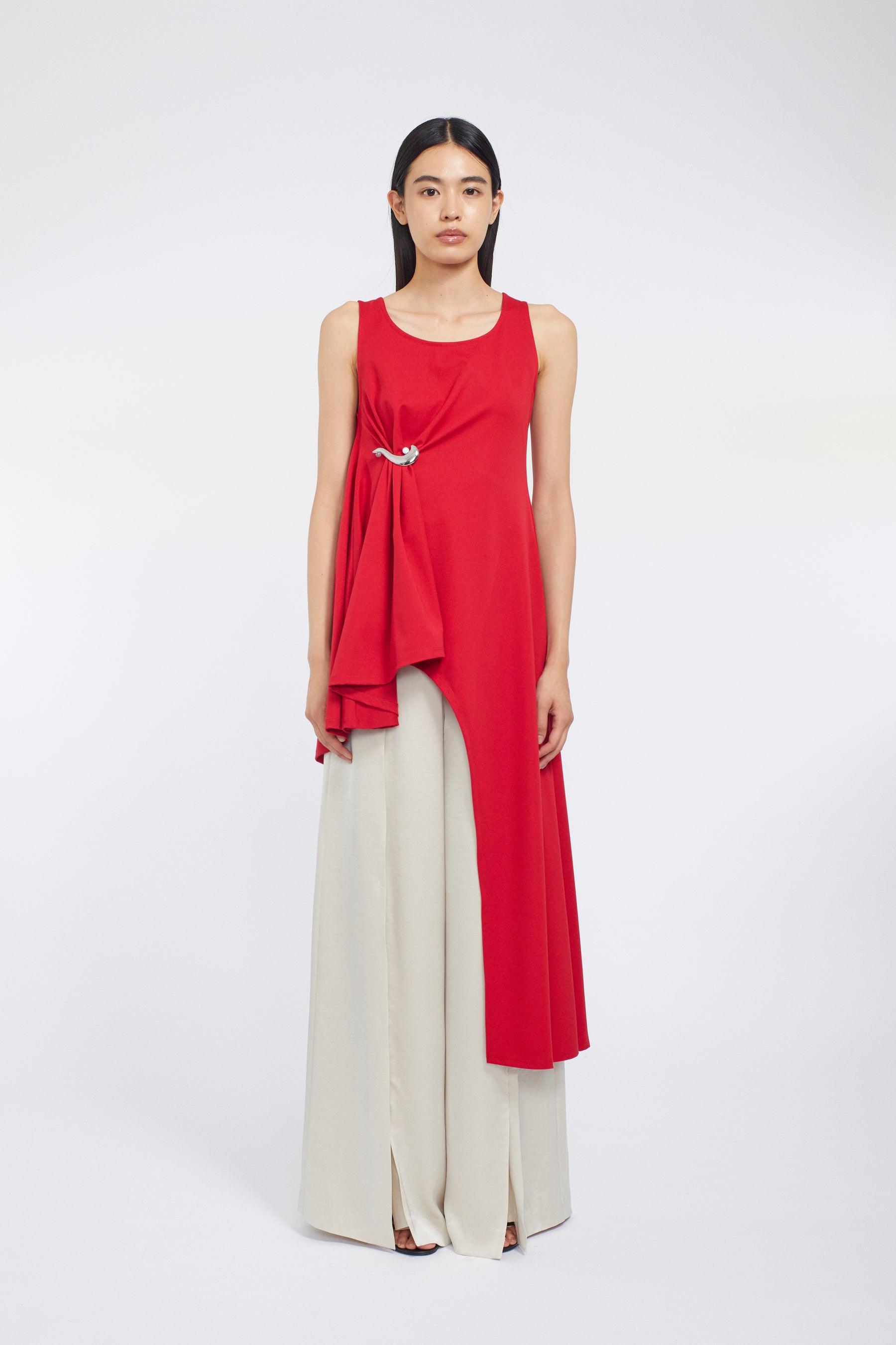 Brooch gather asymmetric dress (Red)