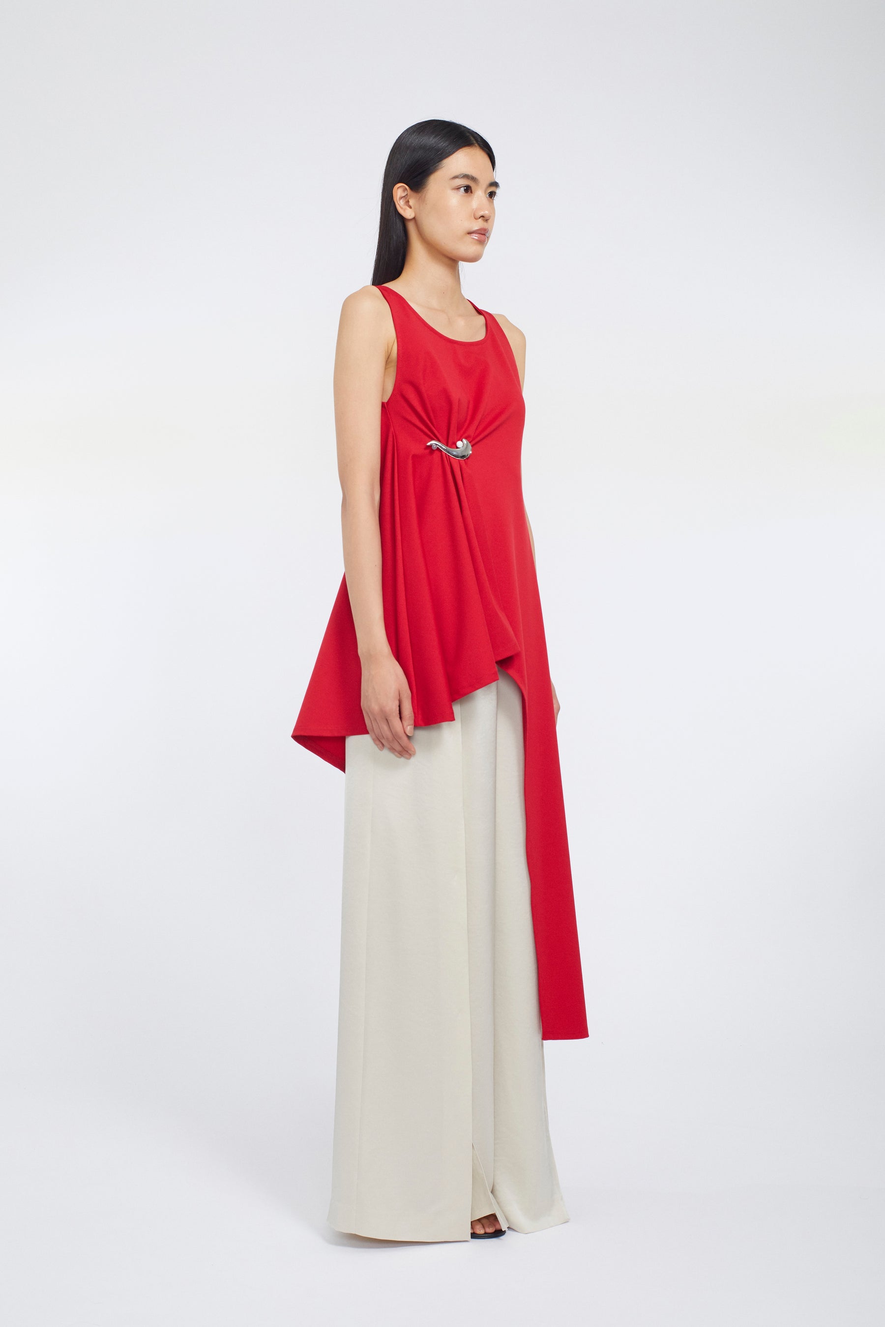 Brooch gather asymmetric dress (Red)